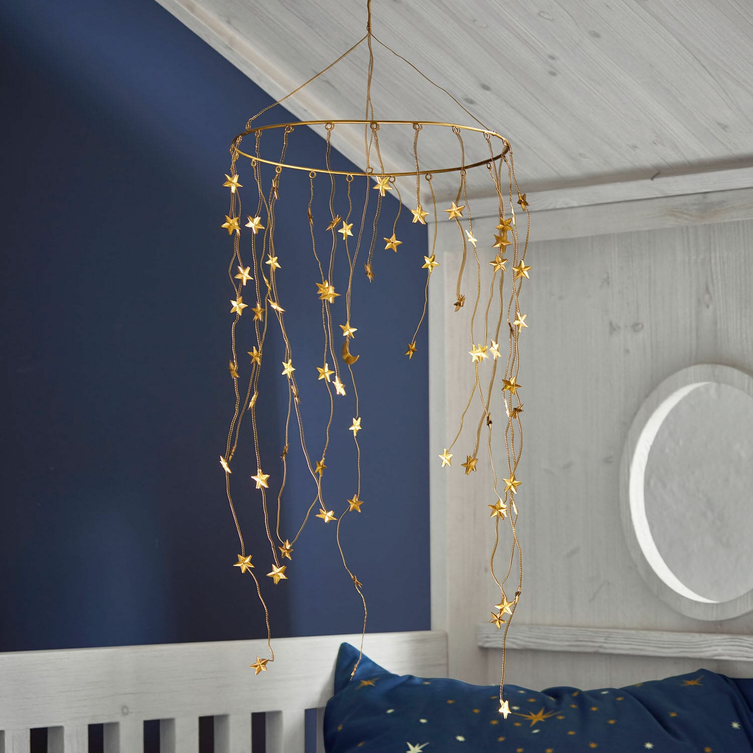 Mobile Starwhisper Mobile suspendu en métal doré avec étoiles et lune pour décoration de chambre d'enfant