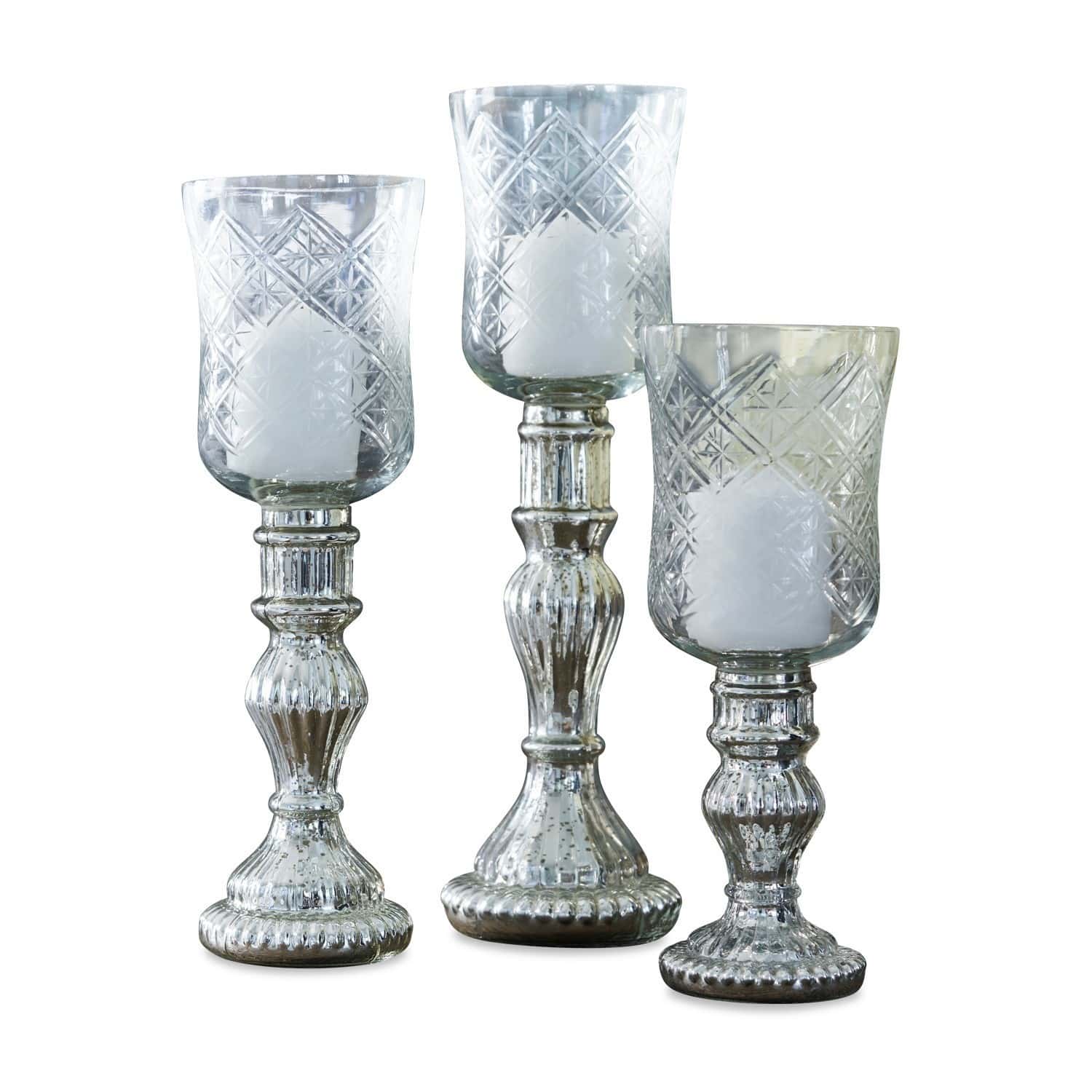 Lot de 3 photophores Celestin Ensemble de trois bougeoirs en verre avec bougies blanches et base argentée décorée