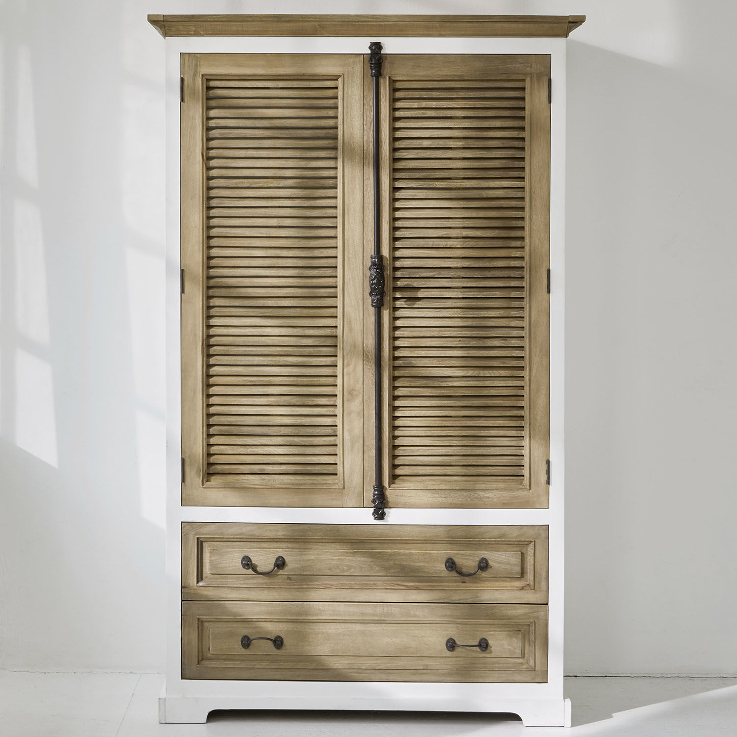 Armoire Bureau Armoire en bois de manguier blanc et naturel avec portes à persiennes et tiroirs