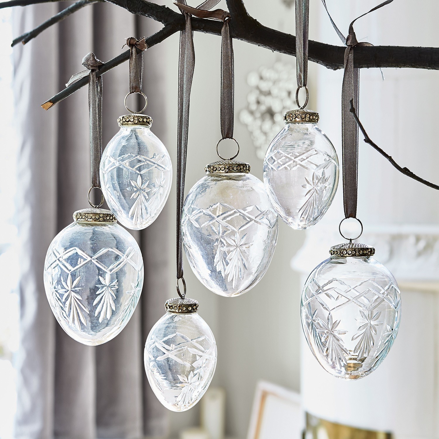 Lot de 6 décorations de Noël Roncey Décorations en verre transparent suspendues à des rubans marron avec motifs gravés pour Noël
