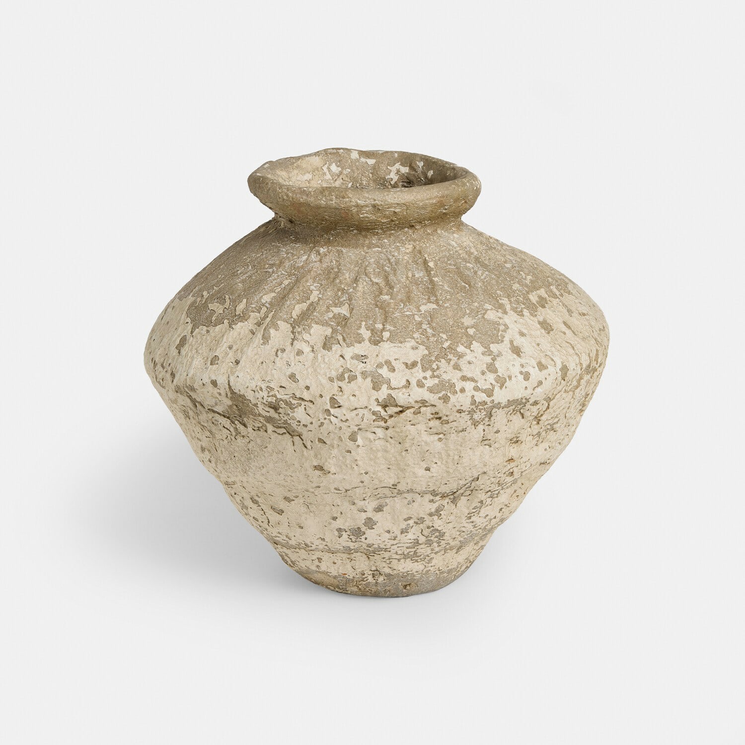 Grand vase en grès beige avec finition rustique pour décoration intérieure naturelle