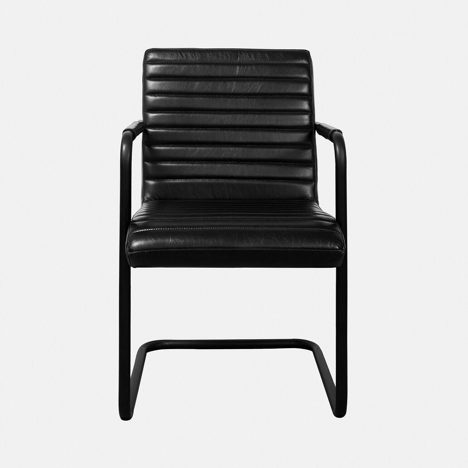 Chaise Redworth Fauteuil noir en cuir matelassé avec cadre métallique, design moderne pour salon ou bureau