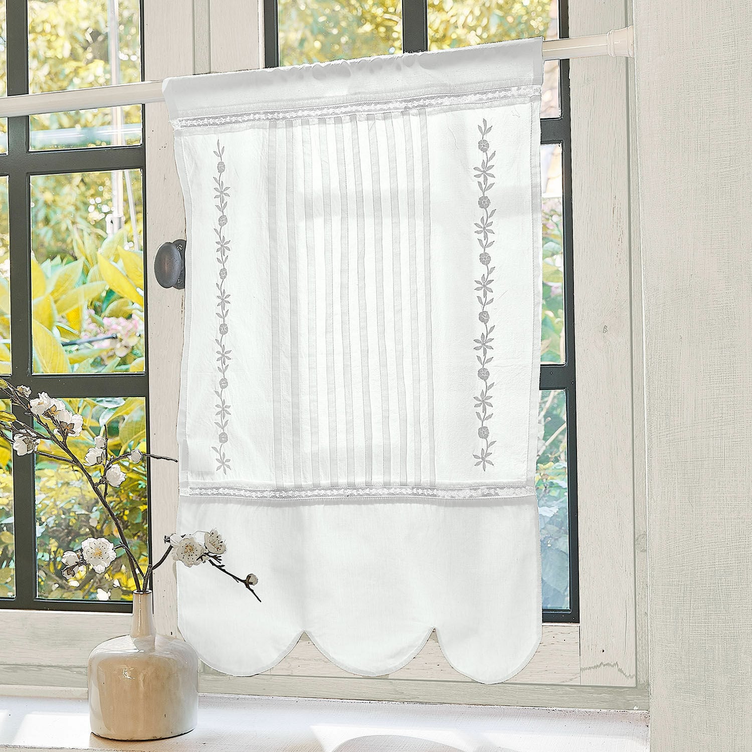 Brise-bise Wistelle Rideau blanc en coton avec broderie et plis, décoration de fenêtre avec motif floral délicat