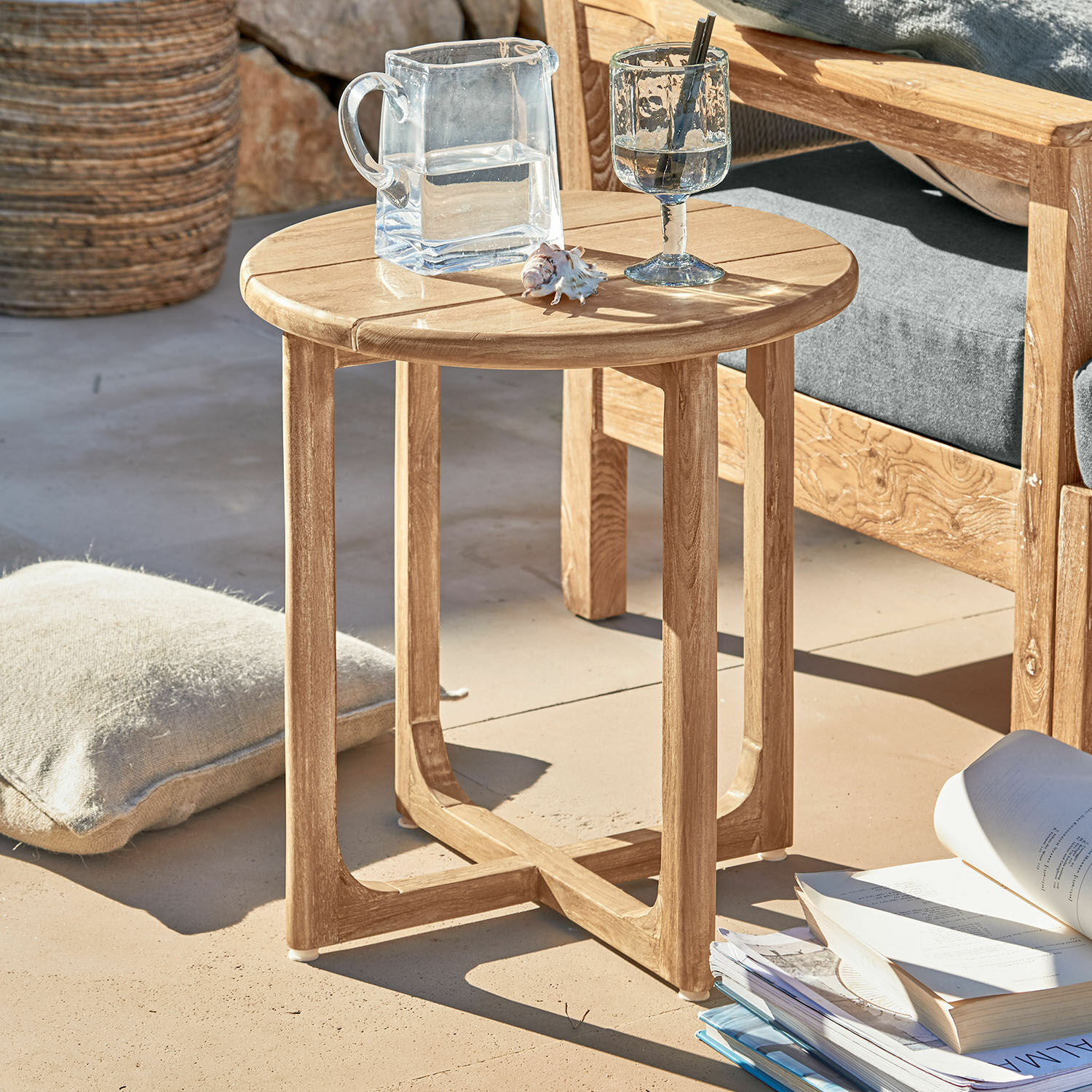 Table d'appoint Tewksbury Table d'appoint ronde en bois de teck naturel pour terrasse ou balcon extérieur