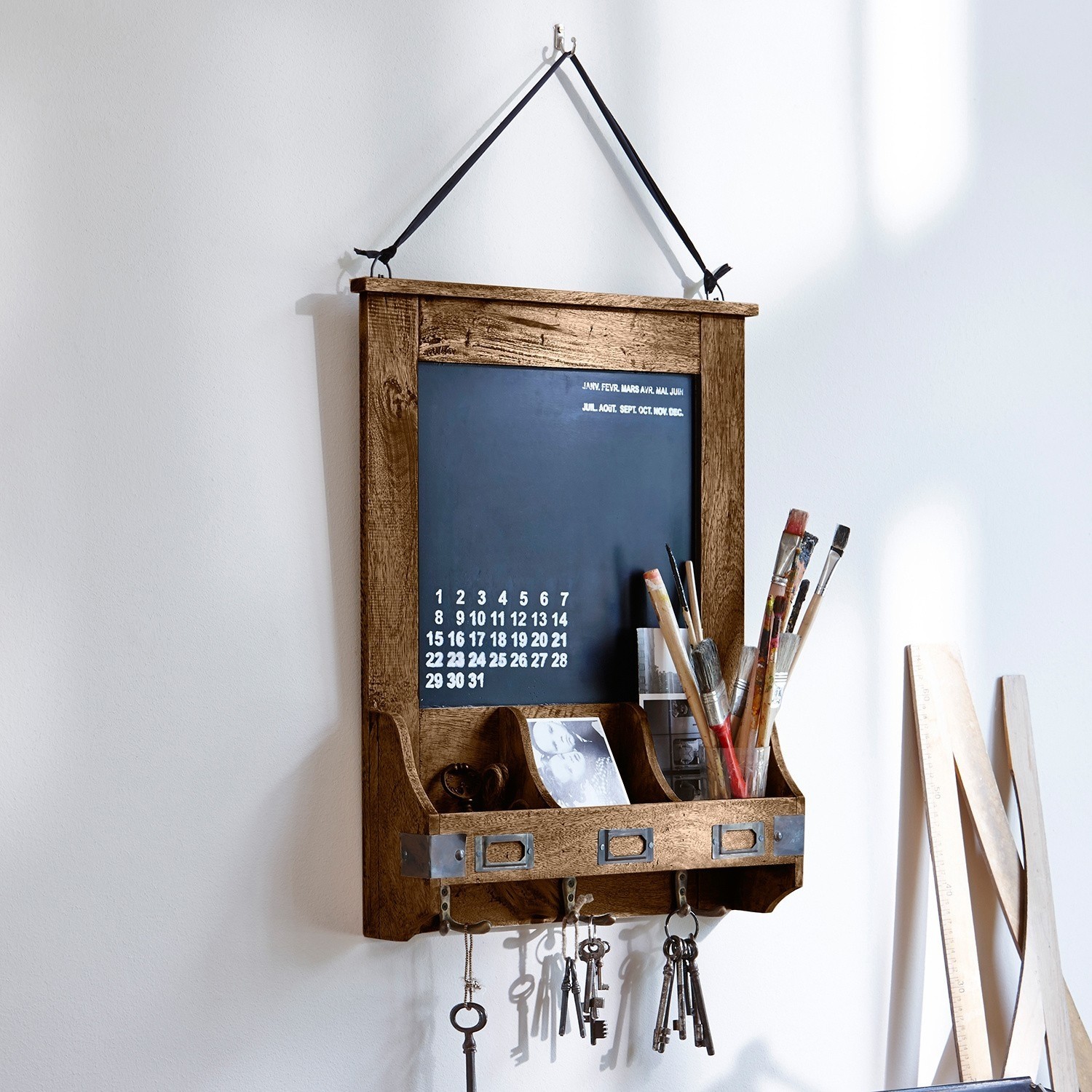 Organiseur Taney Tableau en bois avec calendrier, rangement pour pinceaux et crochets pour clés murales