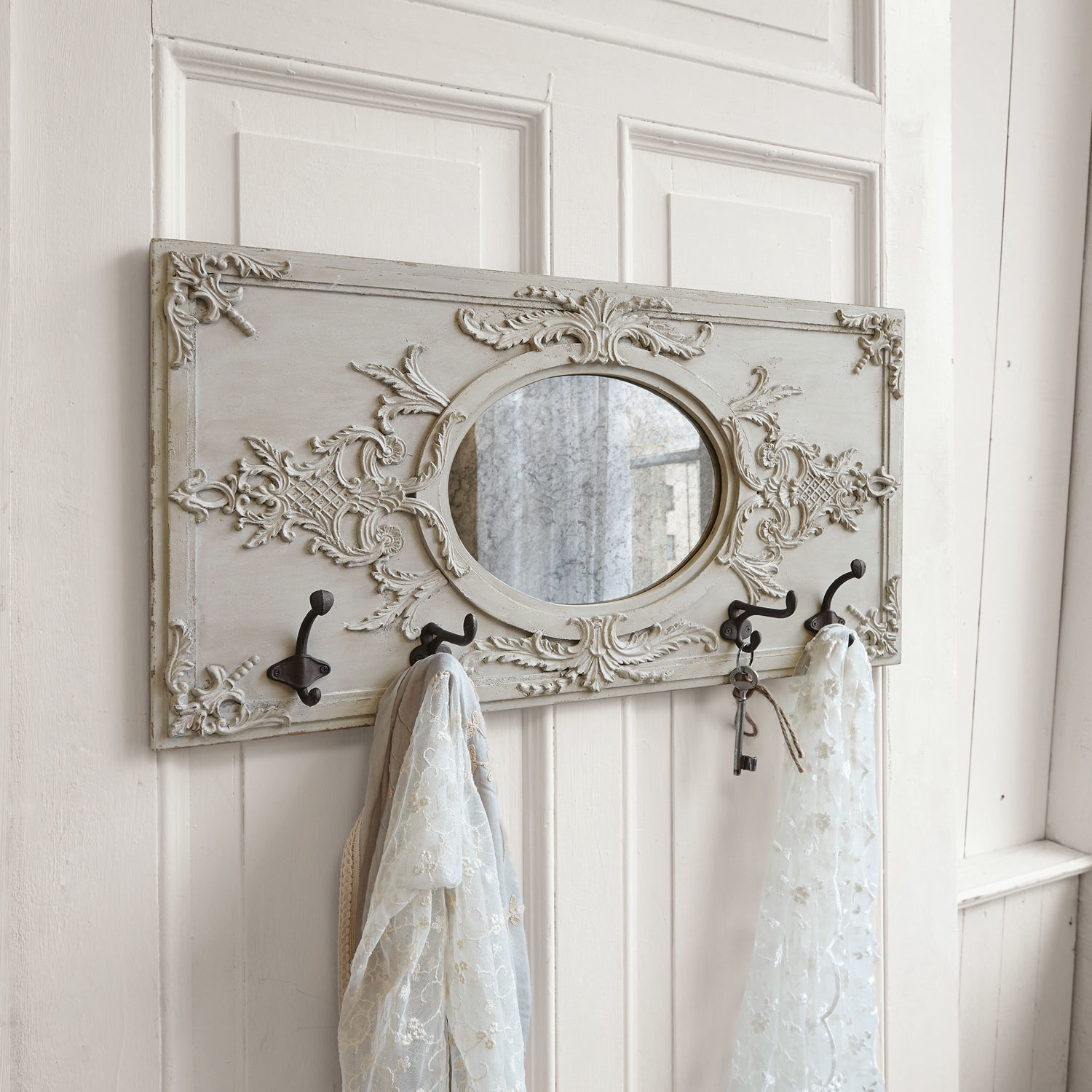 Portemanteau Béatrice Patère murale en bois beige avec miroir ovale et crochets en métal pour rangement pratique