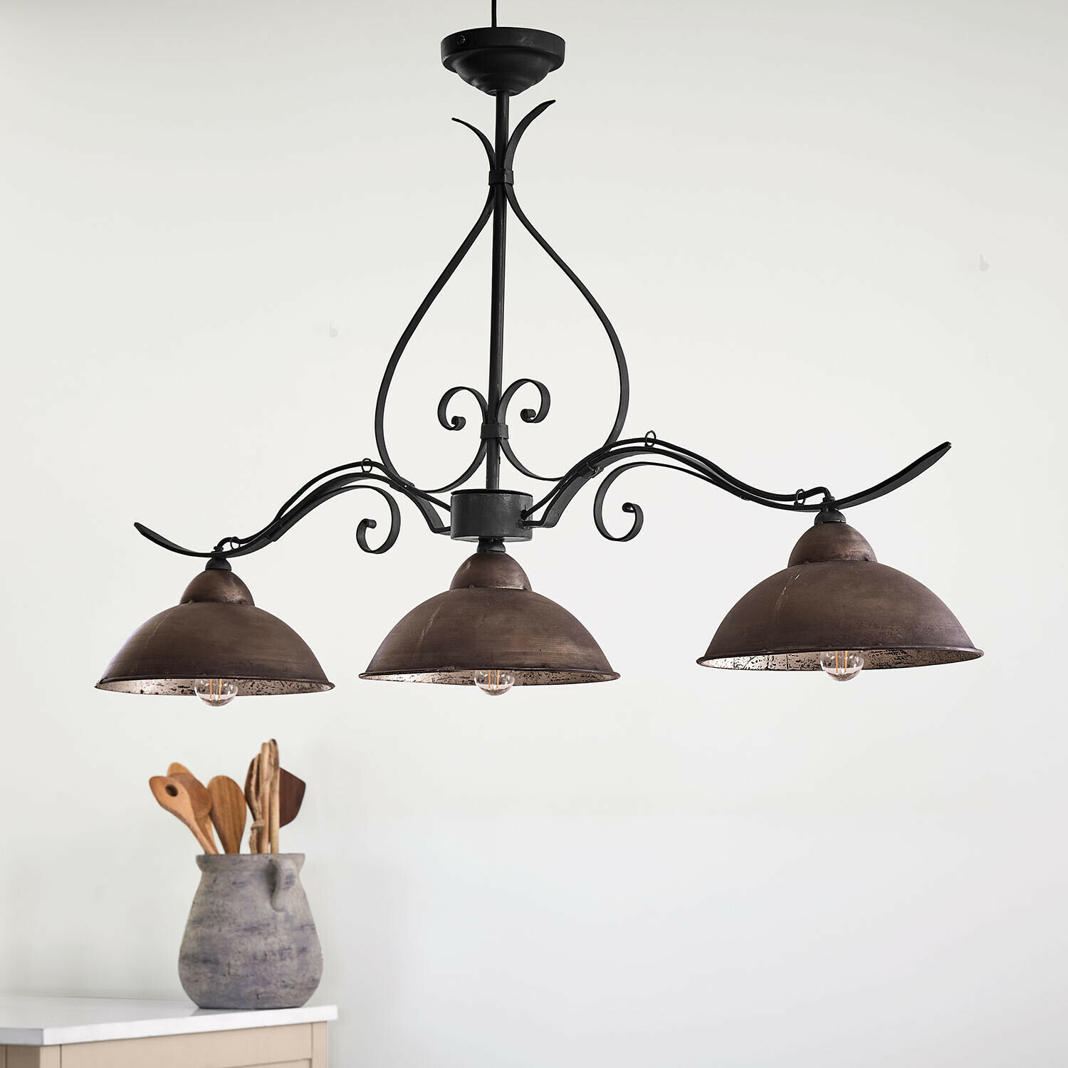 Suspension Norhild Suspension à trois lampes en métal rouillé avec ornements noirs, éclairage décoratif pour salon