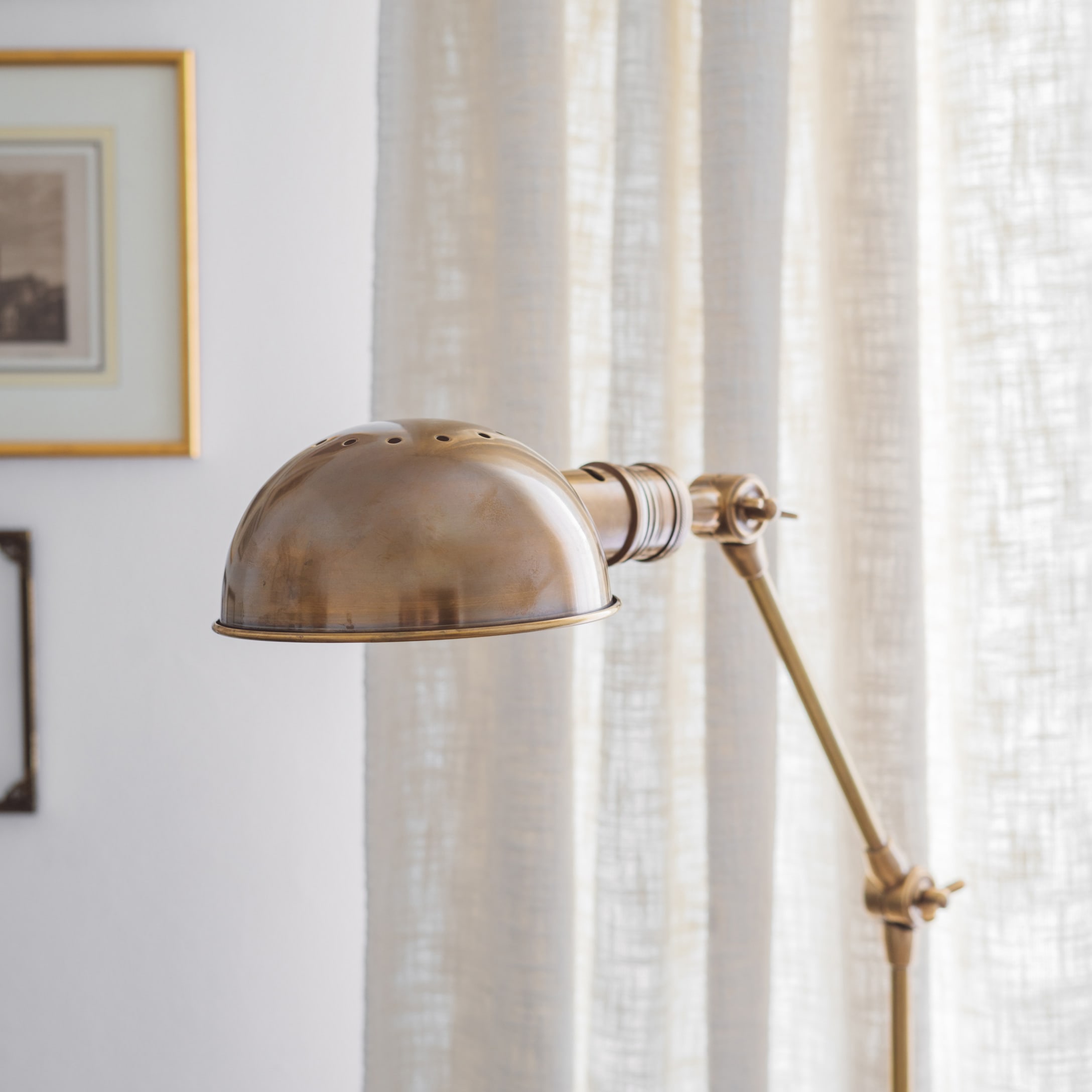 Lampe sur pied réglable en laiton au style vintage pour éclairage intérieur