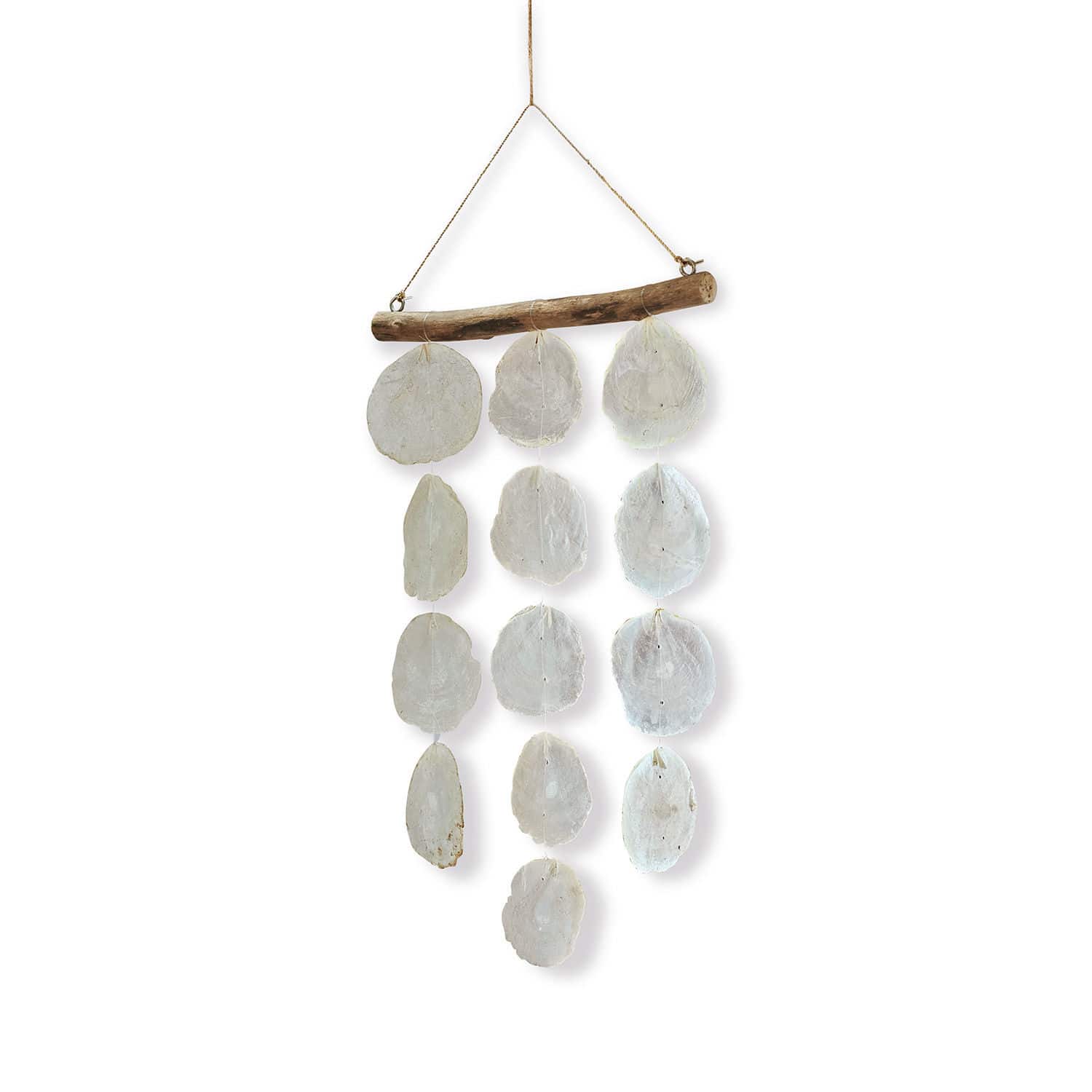 Carillon à vent Romero Décoration suspendue en coquillages blancs et bois naturel, accessoire déco maison élégant