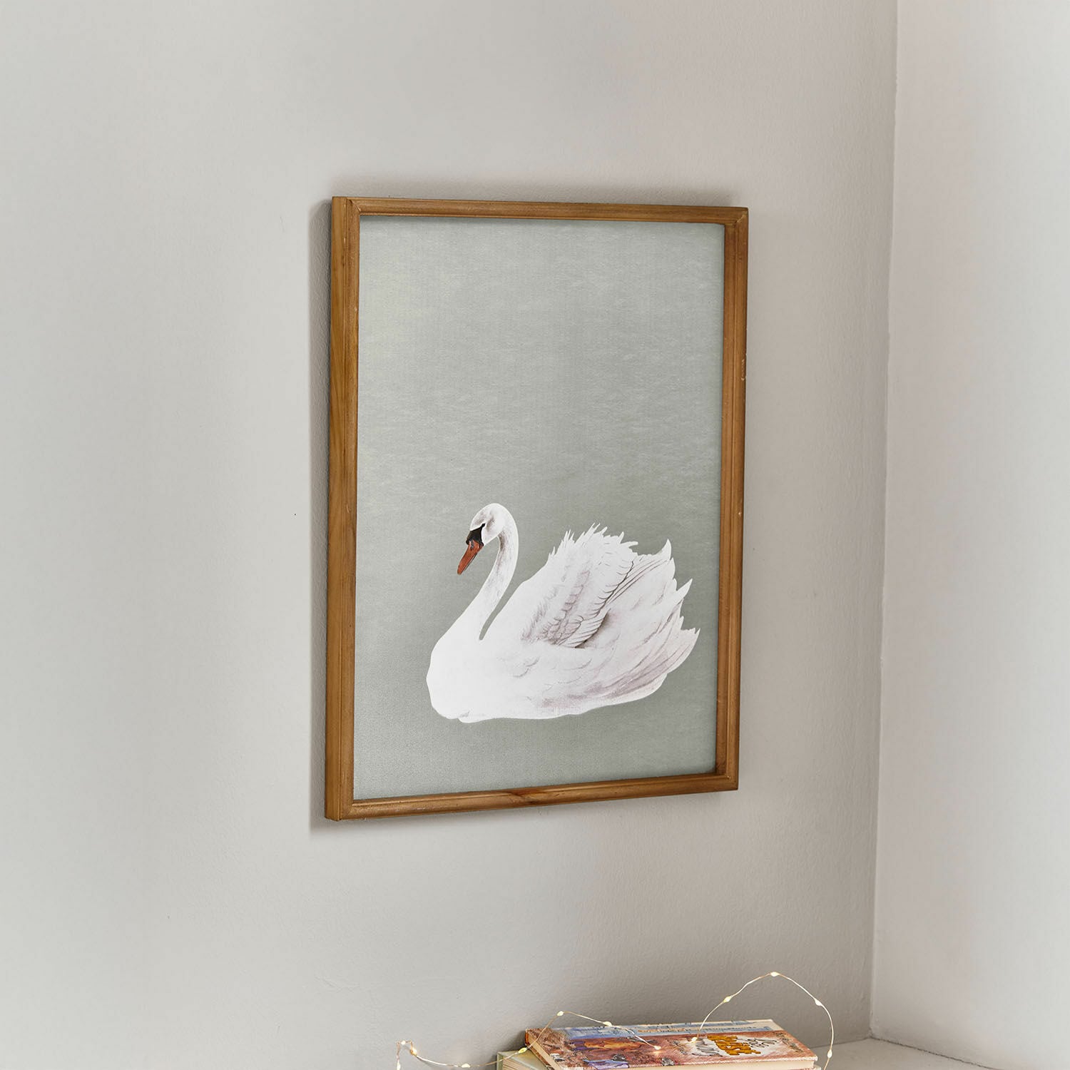Tableau Cariella Tableau avec un cygne blanc sur fond gris dans un cadre en bois, décoration murale élégante