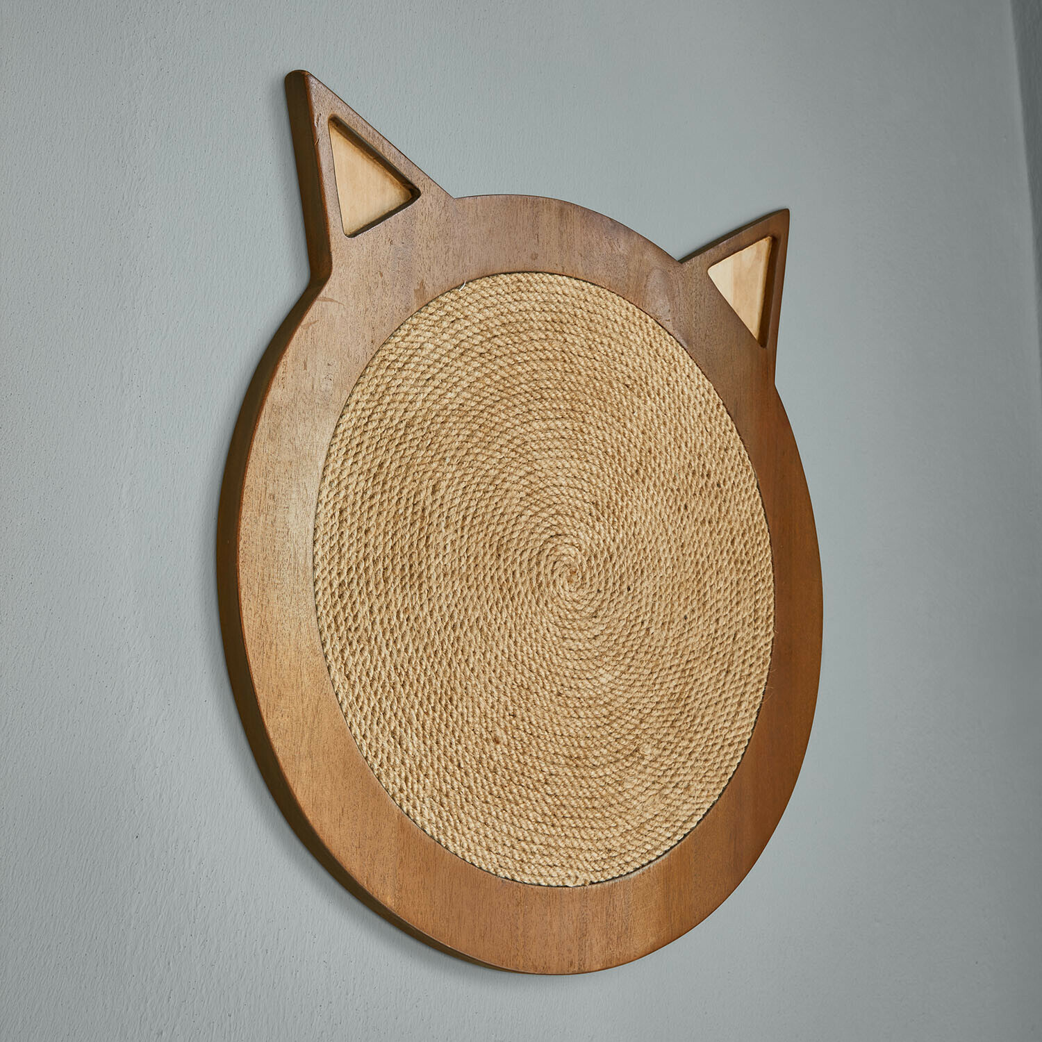 Décoration-griffoir Tapsino Tableau à griffer pour chat en bois et corde naturelle en forme de tête de chat ronde