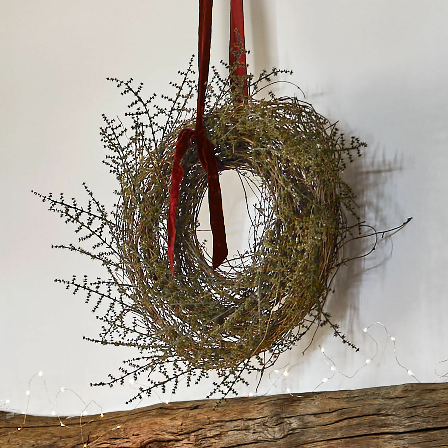 Couronne Almique Couronne naturelle en branches avec ruban velours rouge pour décoration murale et intérieure