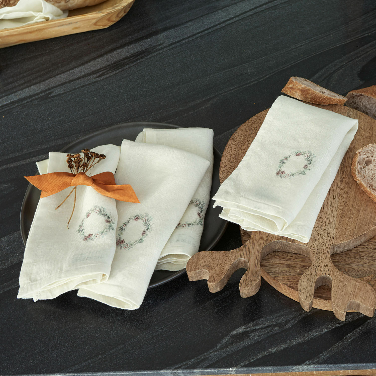 Lot de 4 serviettes Torge Serviettes en lin crème avec motif floral délicat, décoration de table et linge de cuisine