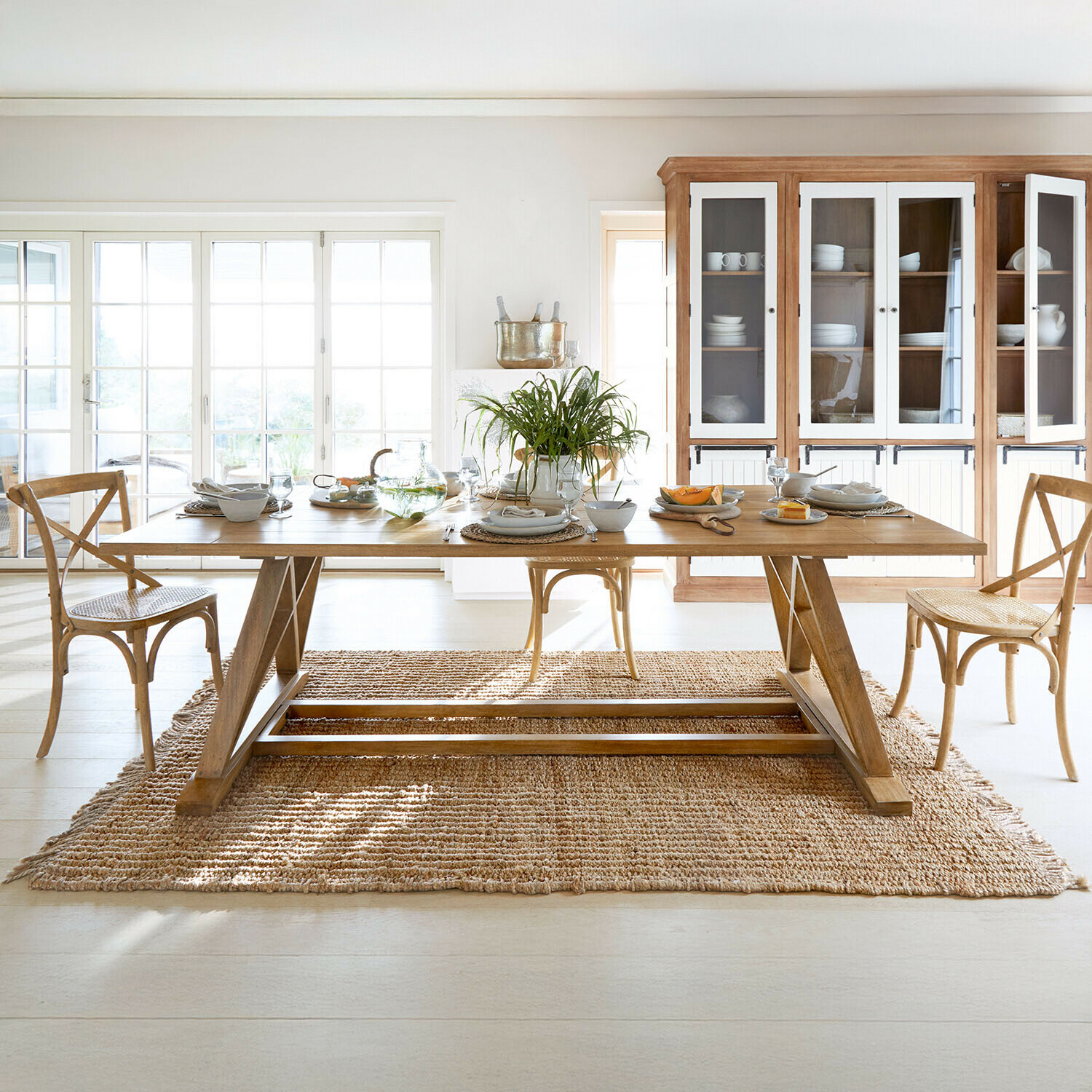 Table Isaverny