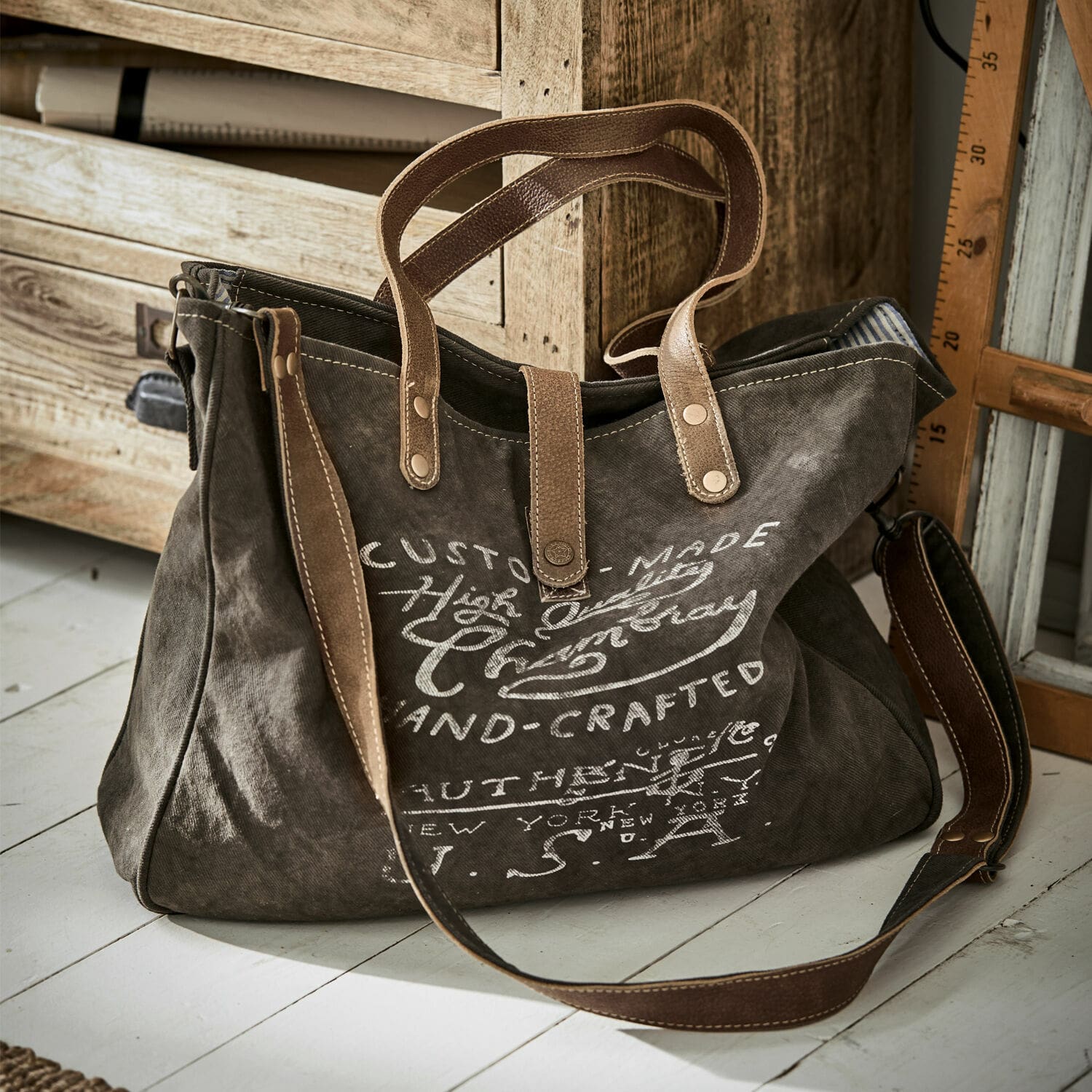 Sac Kamjenia Sac en tissu gris foncé avec poignées en cuir marron et impression vintage pour usage quotidien