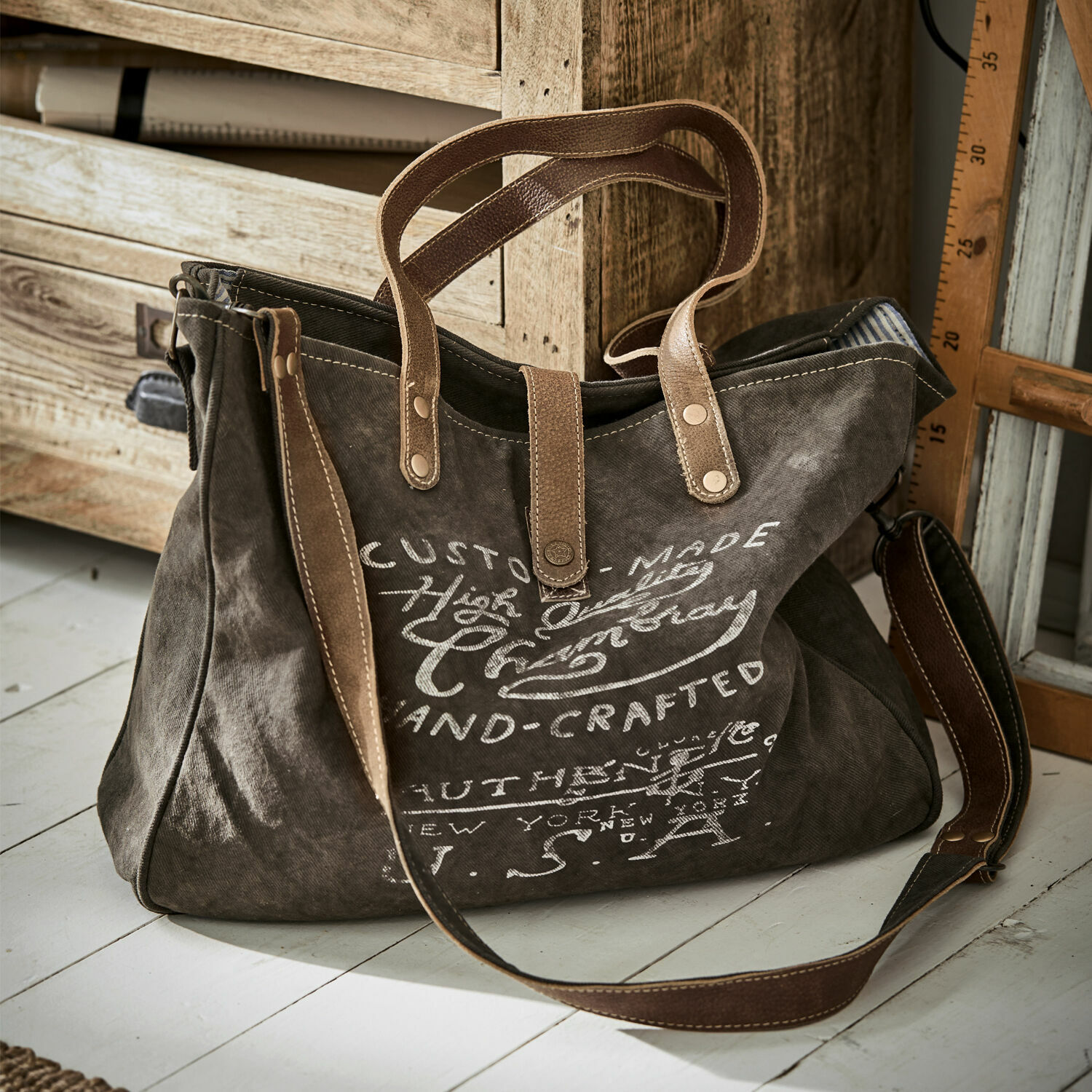 Sac Kamjenia Sac en tissu gris foncé avec poignées en cuir marron et impression vintage pour usage quotidien