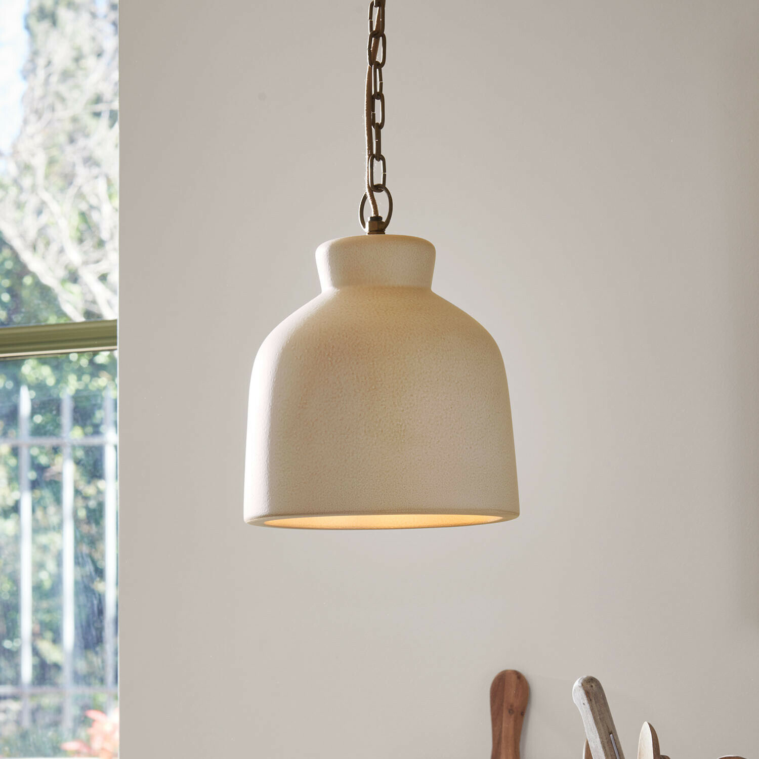 Suspension Hélomiane Suspension en céramique crème avec chaîne, éclairage moderne pour intérieur chaleureux