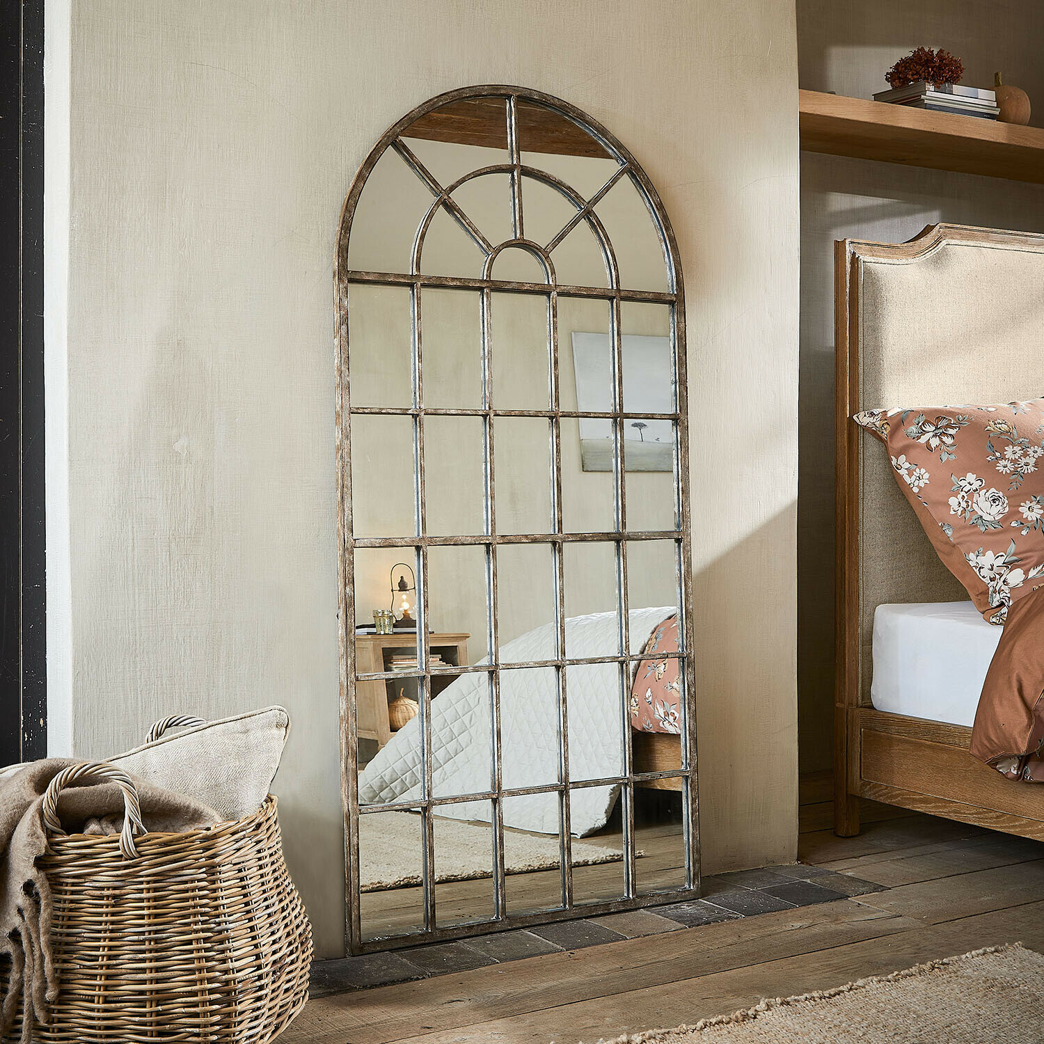 Miroir Parielle Grand miroir sur pied avec cadre en métal vieilli gris, style vintage pour décoration de chambre
