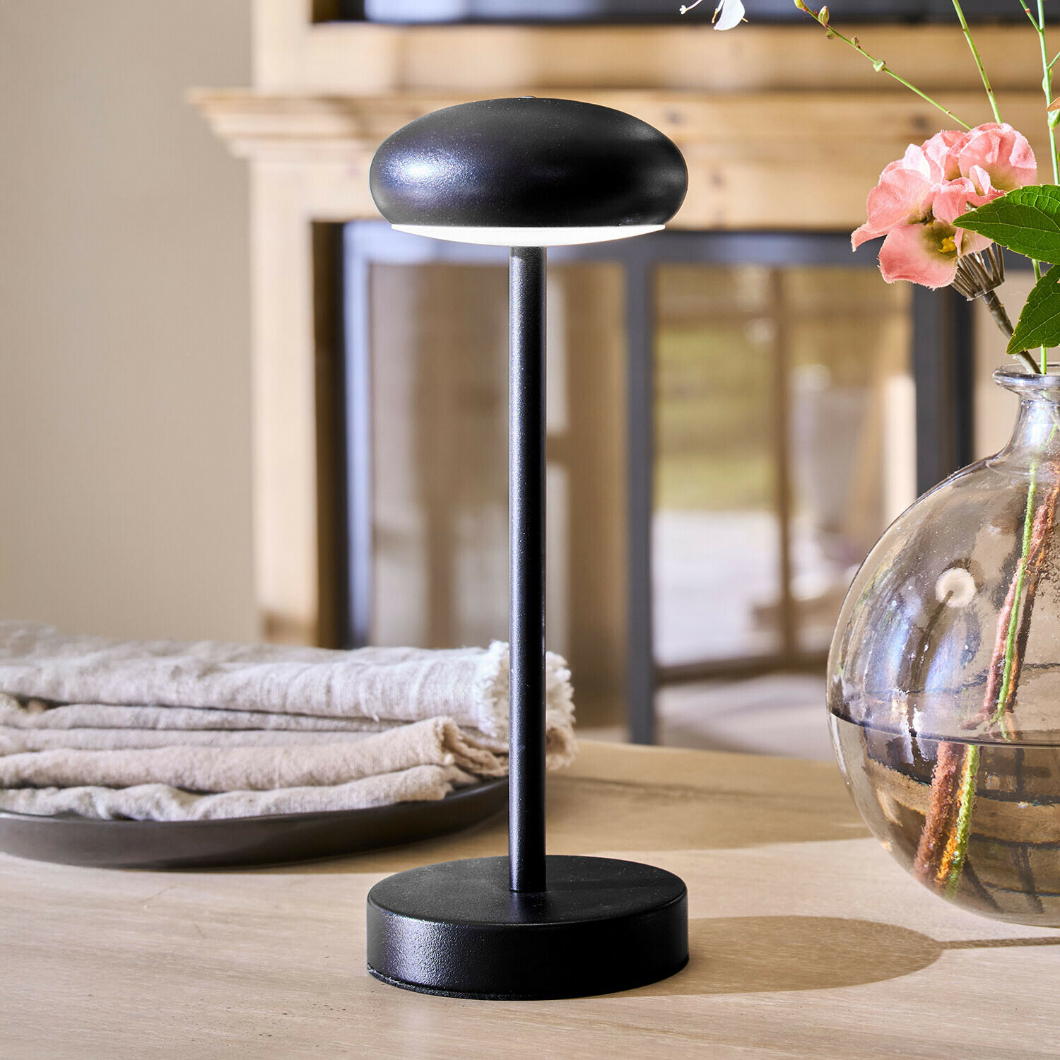 Lampe à poser rechargeable Loxbridge Lampe de table noire en métal au design minimaliste, idéale pour salon ou bureau moderne
