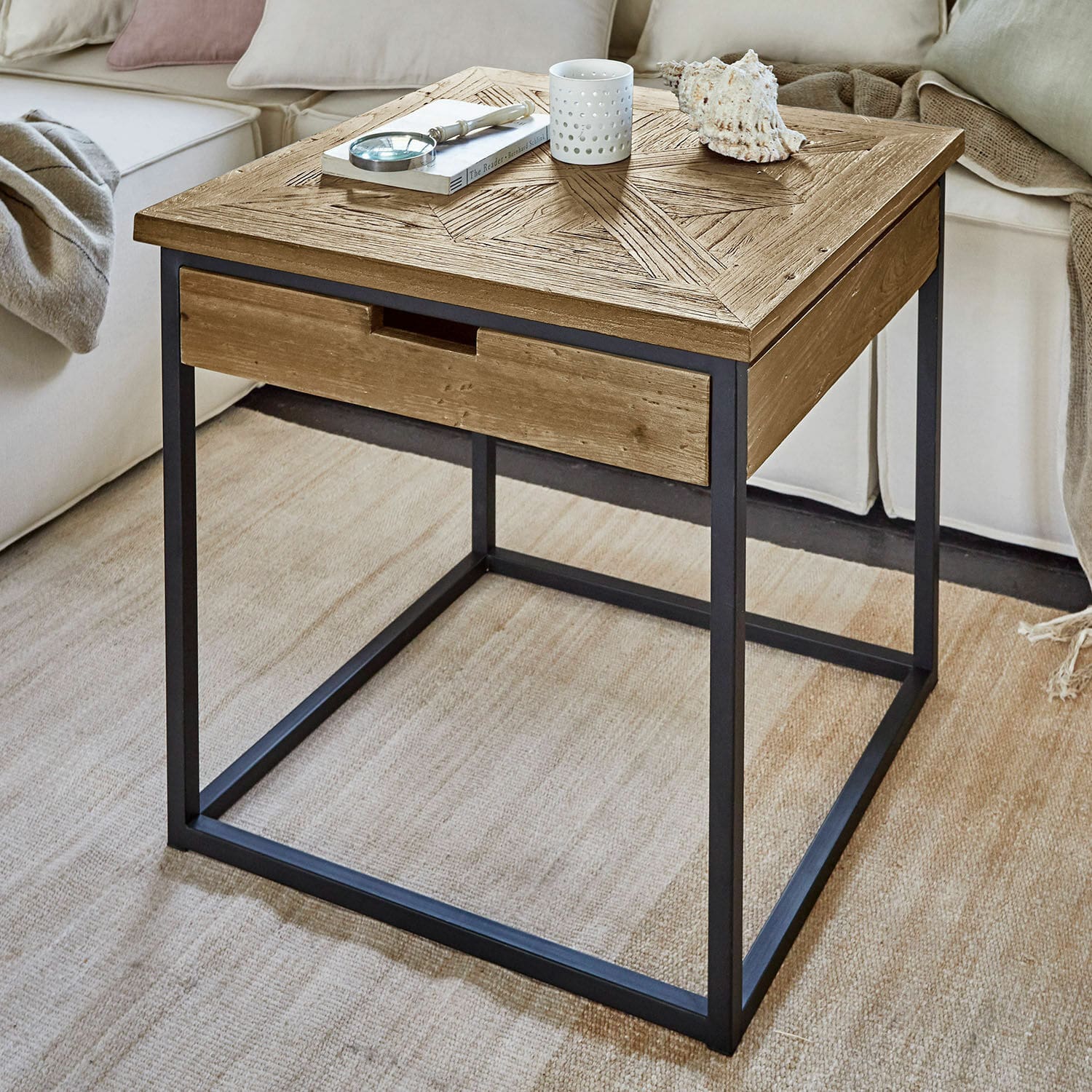 Table basse carrée en bois naturel et métal noir, meuble moderne pour salon confortable