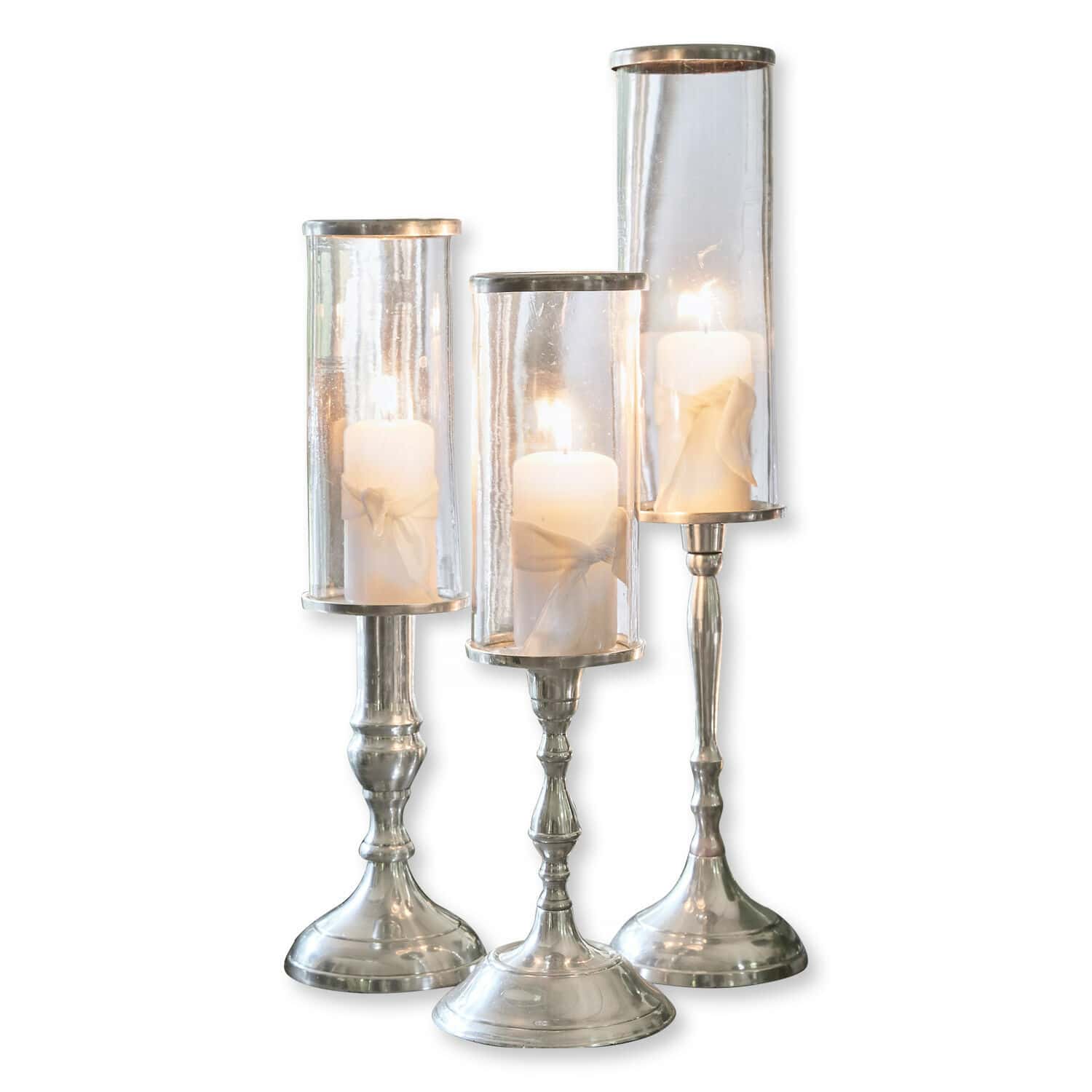 Ensemble de trois bougeoirs en métal avec verre transparent et bougies blanches pour décoration intérieure
