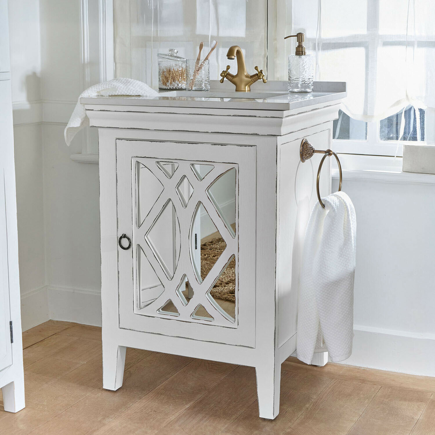 Meuble de salle de bain blanc en bois avec miroir et robinet en laiton, style vintage, accessoires de salle de bain