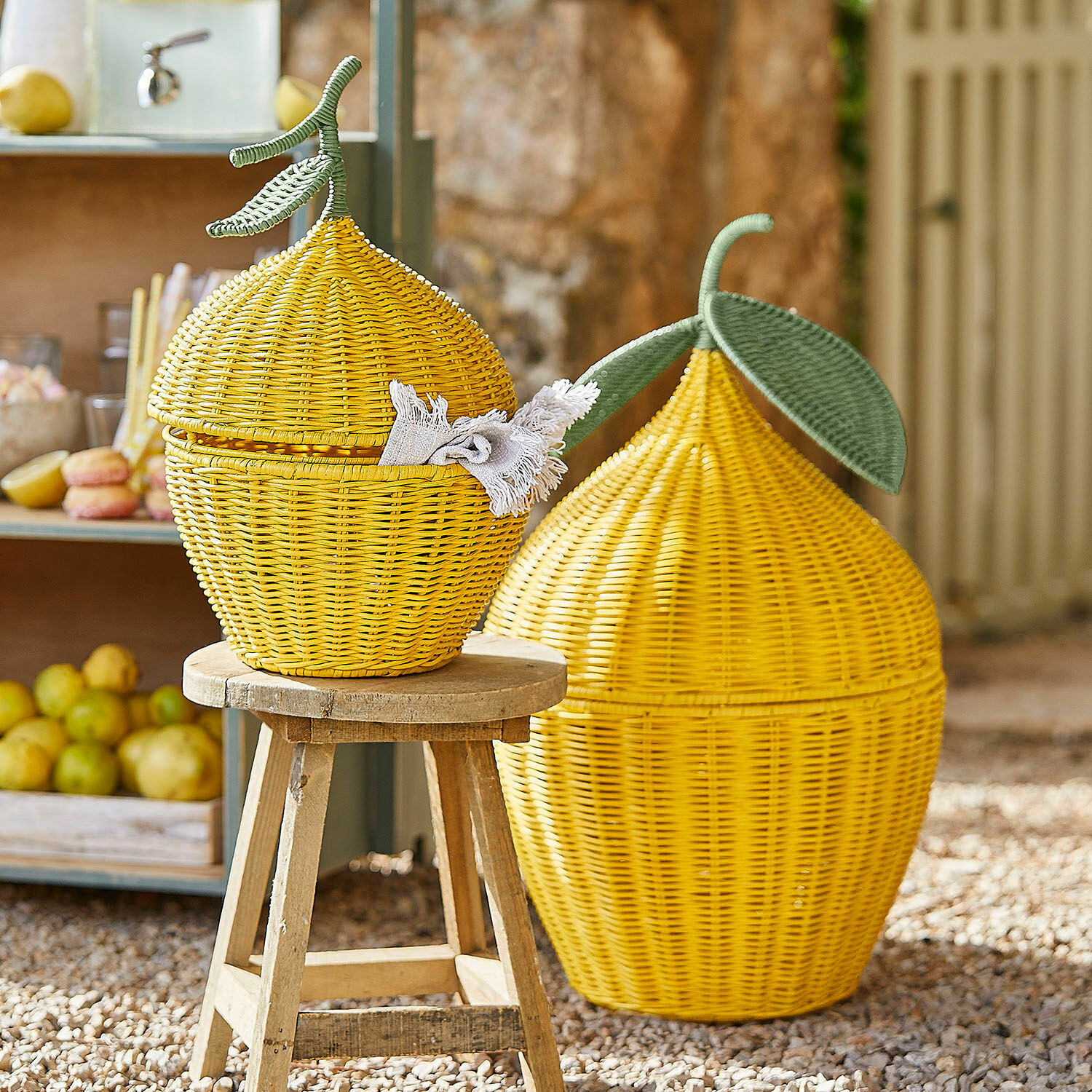 Lot de 2 corbeilles citrons Aelindria Panier en rotin jaune en forme de citron avec feuilles vertes, décoratif et fonctionnel pour rangement
