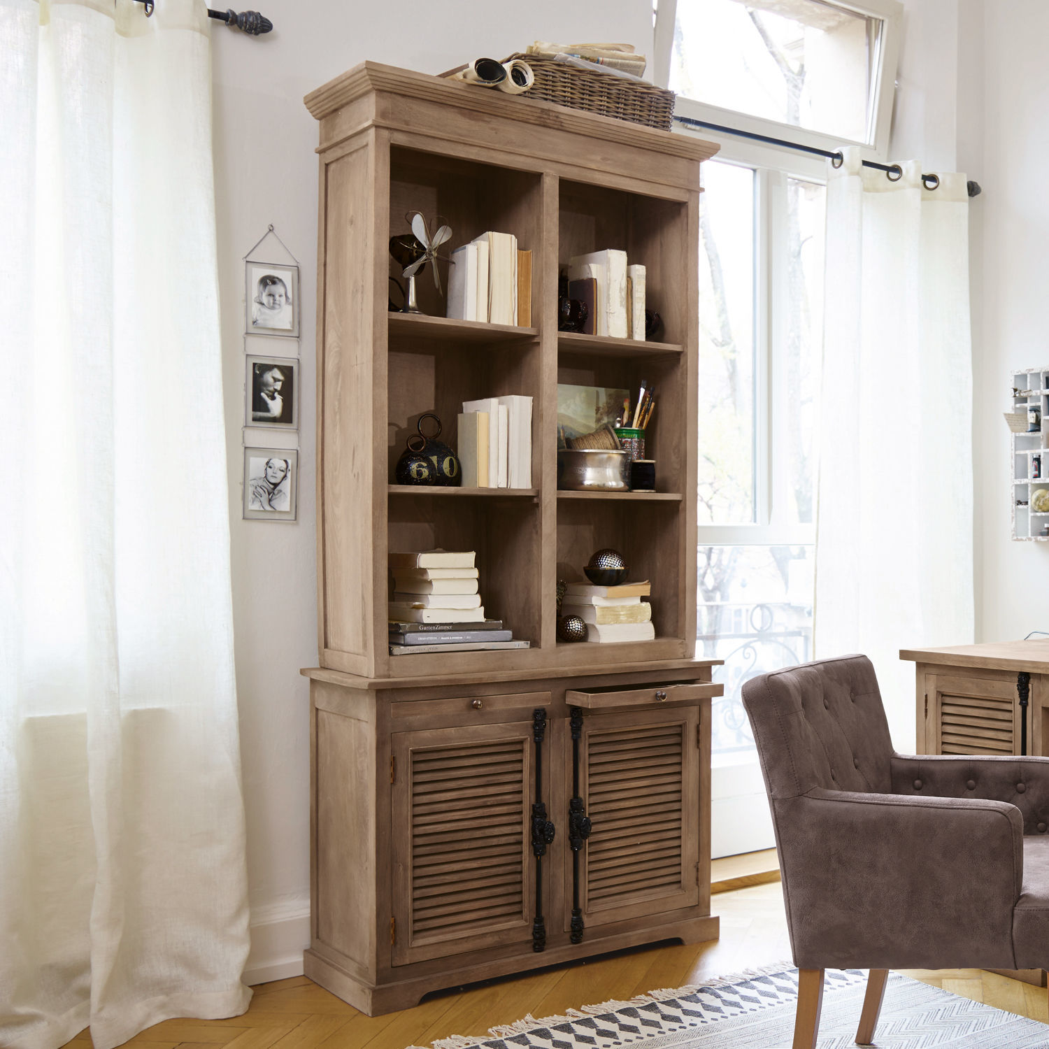 Armoire Woodlawn Buffet en bois naturel avec étagères et tiroirs, idéal pour salon ou bureau lumineux