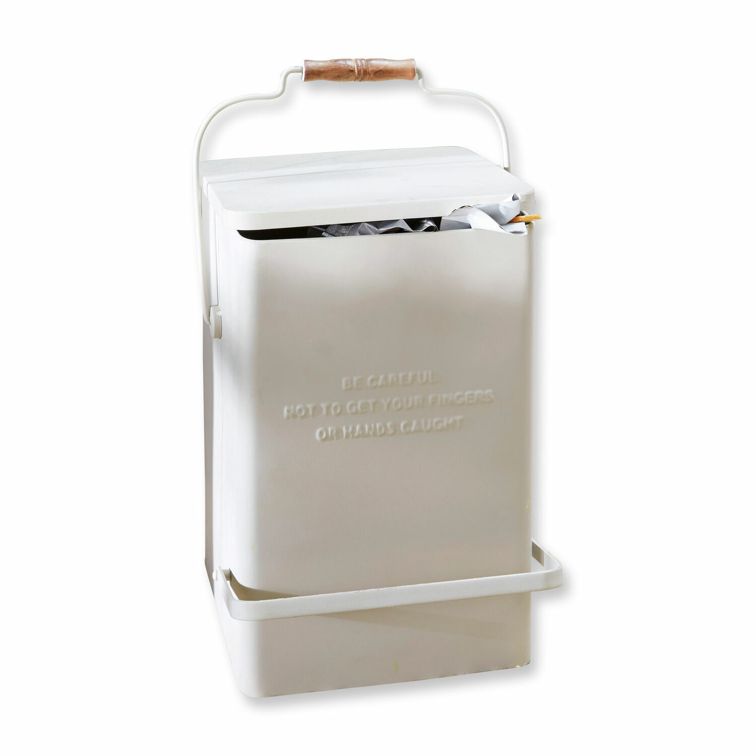 beige Poubelle beige en métal Connoly avec poignée en bois, bac à déchets pratique pour la maison