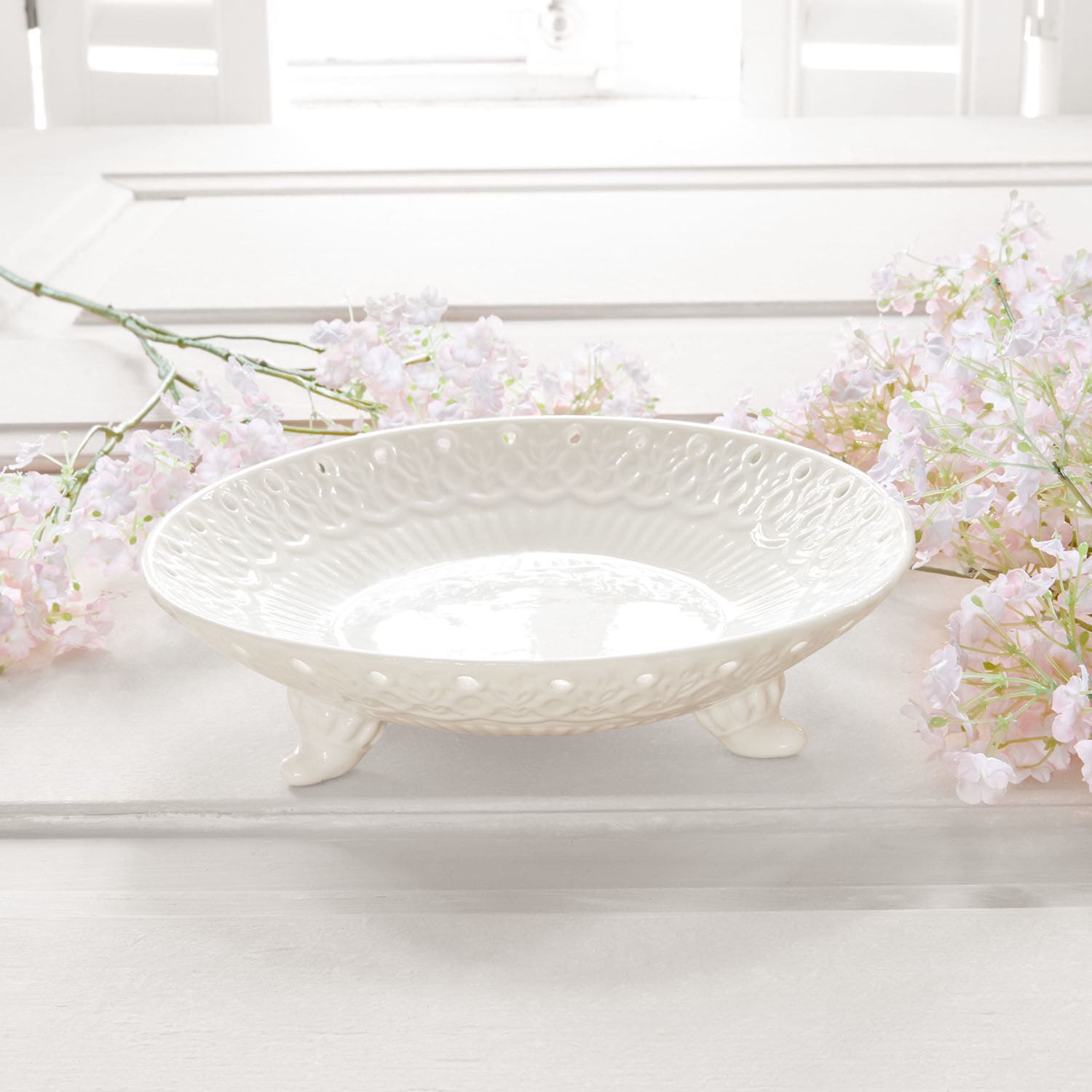 Coupe Fanglorn Coupe en céramique blanche sur pieds avec motif décoratif, accessoire déco intérieur