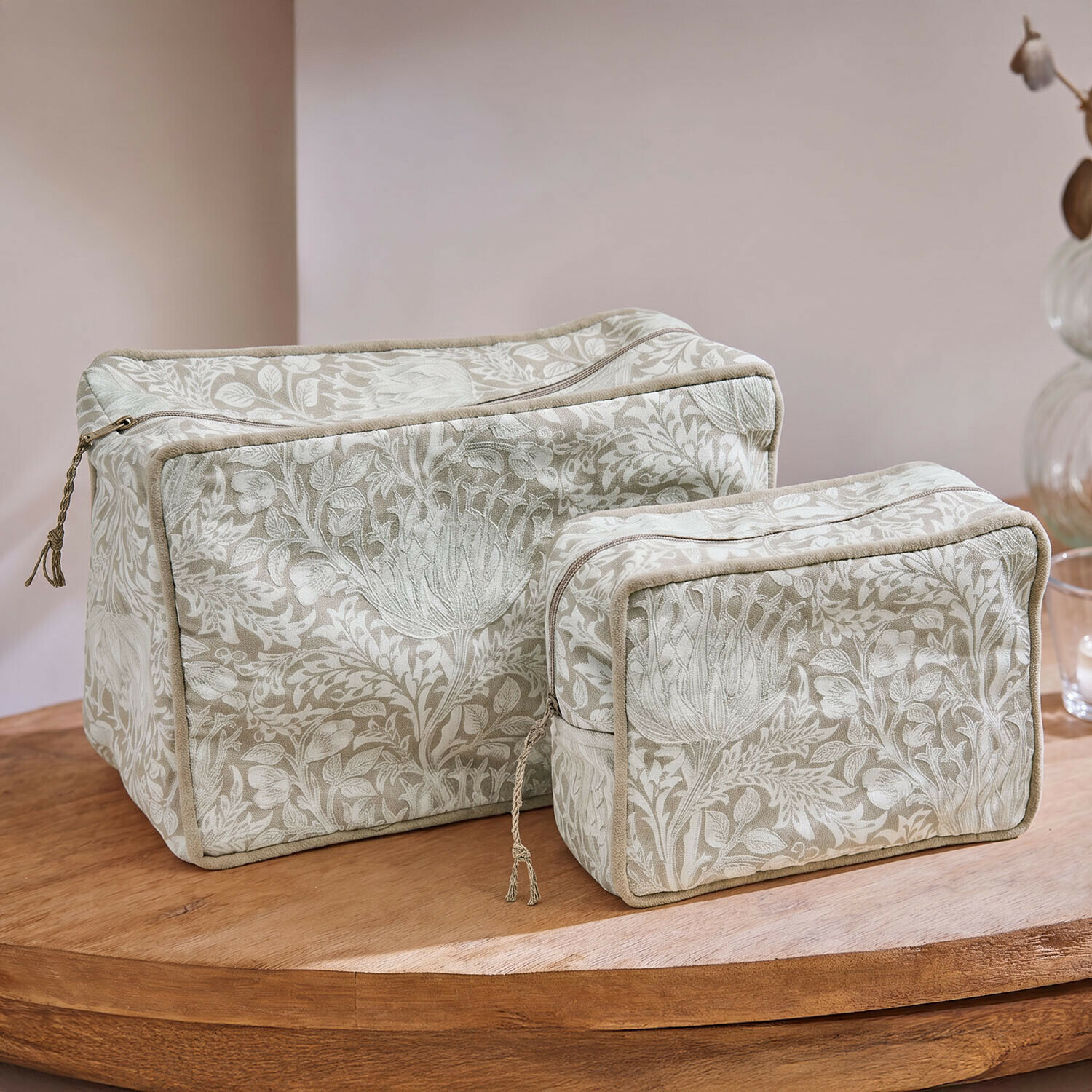 Lot de 2 pochettes Rosaviel Ensemble de deux trousses de toilette beige à motif floral en tissu avec fermeture éclair, étuis pratiques