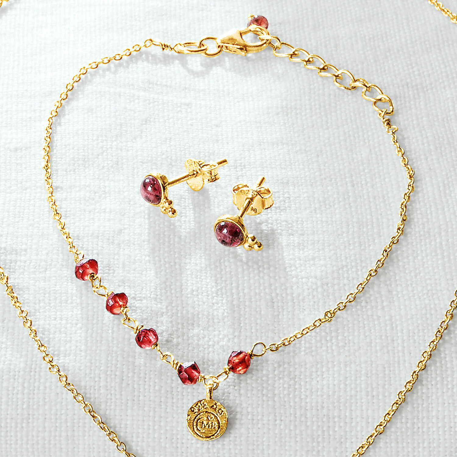 Collier et boucles d'oreilles dorés avec pierres rouges, bijou fin pour femme sur chaîne
