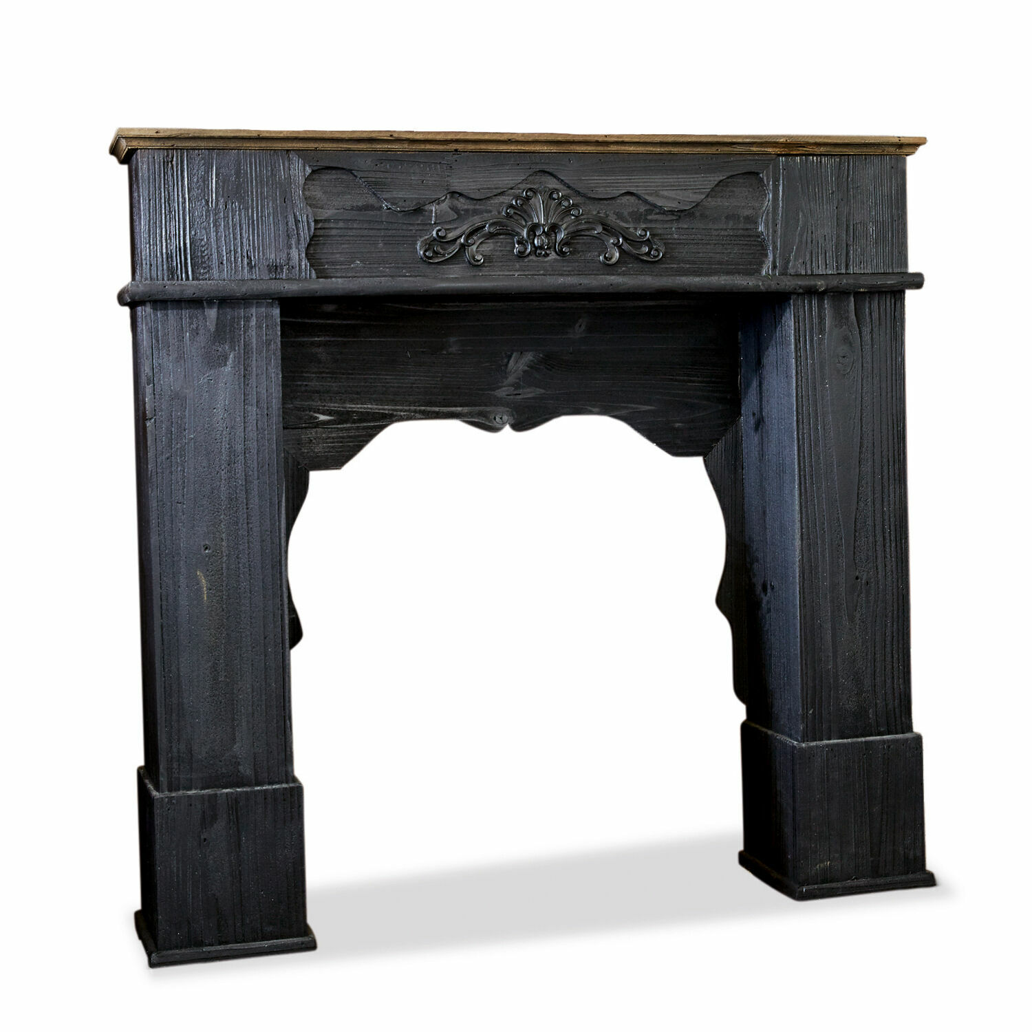 noir vieilli Console de cheminée Margaux en bois noir avec détail ornemental et finition antique