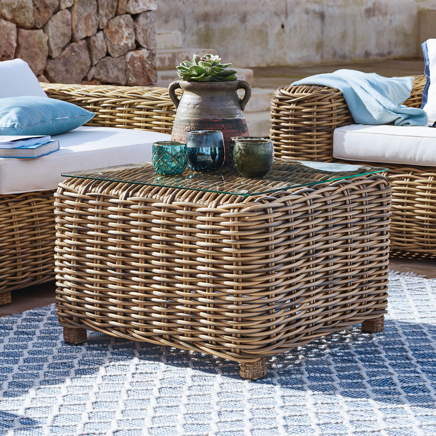 Table basse Cubo Table carrée en rotin avec plateau en verre, couleur naturelle, mobilier de jardin extérieur
