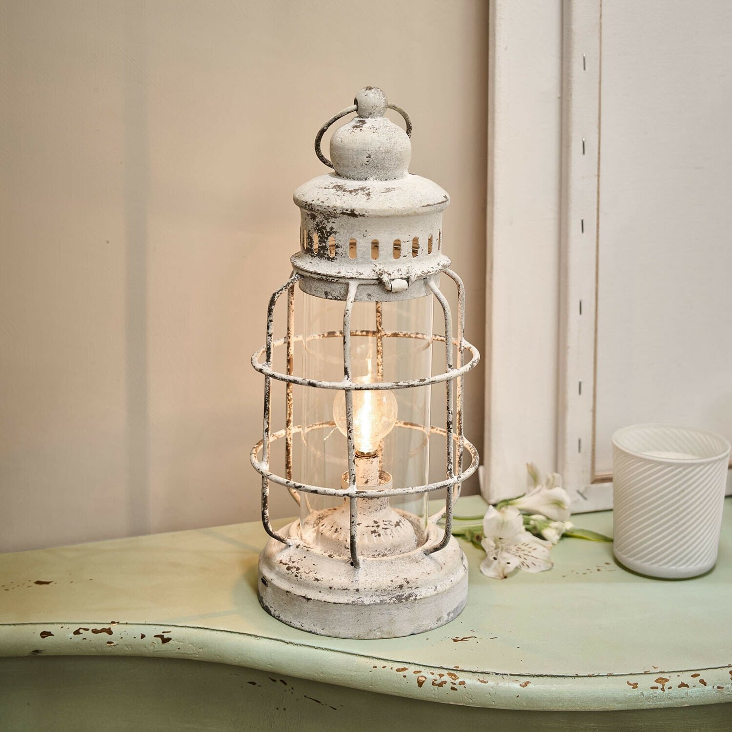 Lanterne LED rechargeable Arvada Lanterne en métal blanc vieilli avec ampoule, décoration intérieure style vintage