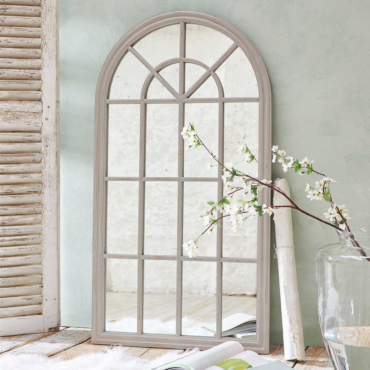 Miroir Elters Miroir décoratif en bois gris avec motif en arc et décoration florale dans un style vintage
