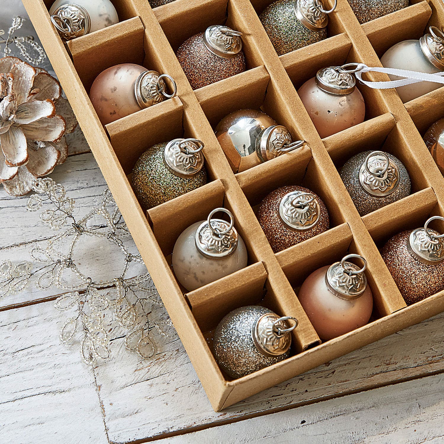 Lot de 24 boules de Noël Cesinali