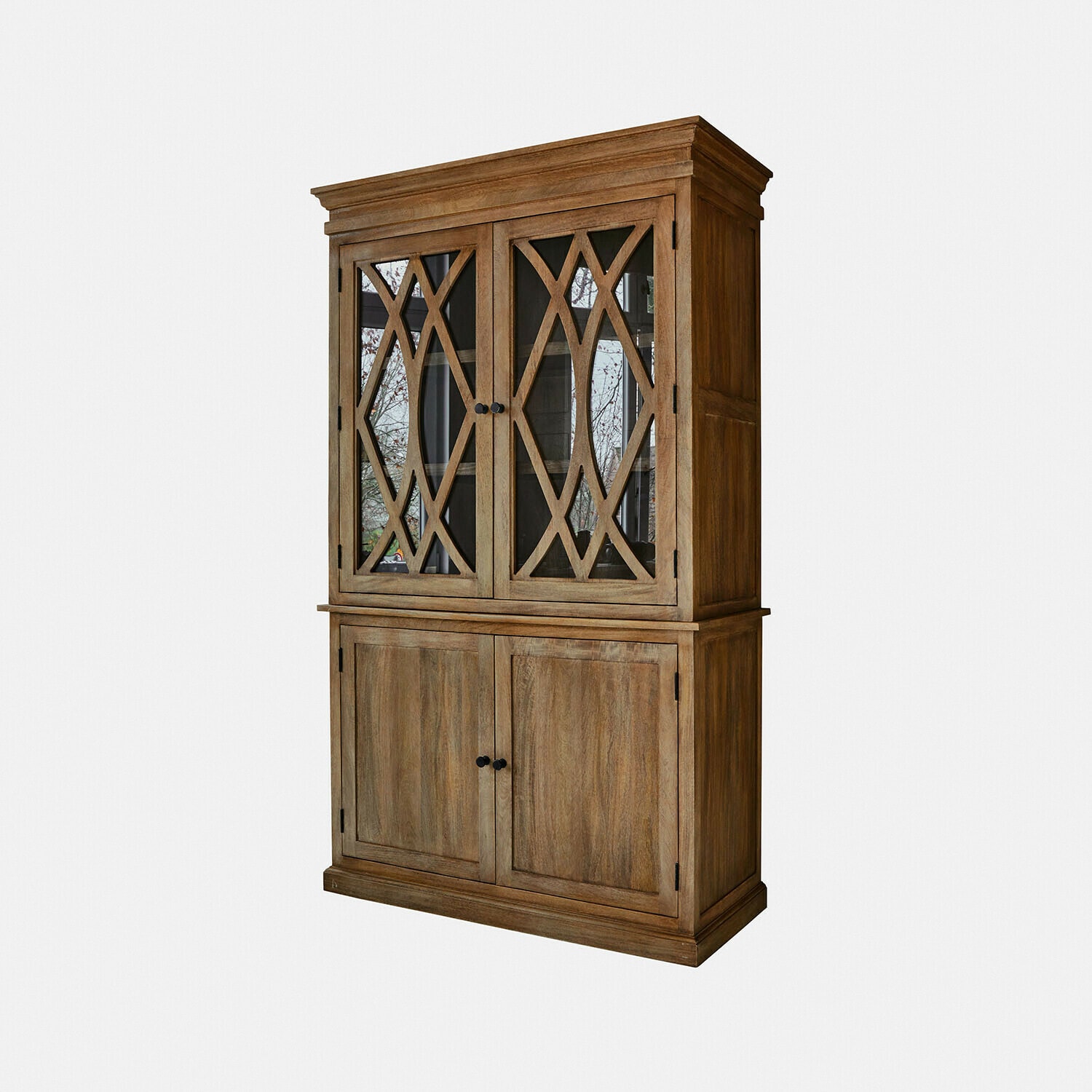 Vitrine Oakminster Vitrine en bois naturel avec portes vitrées et motif décoratif, meuble de salon élégant et fonctionnel