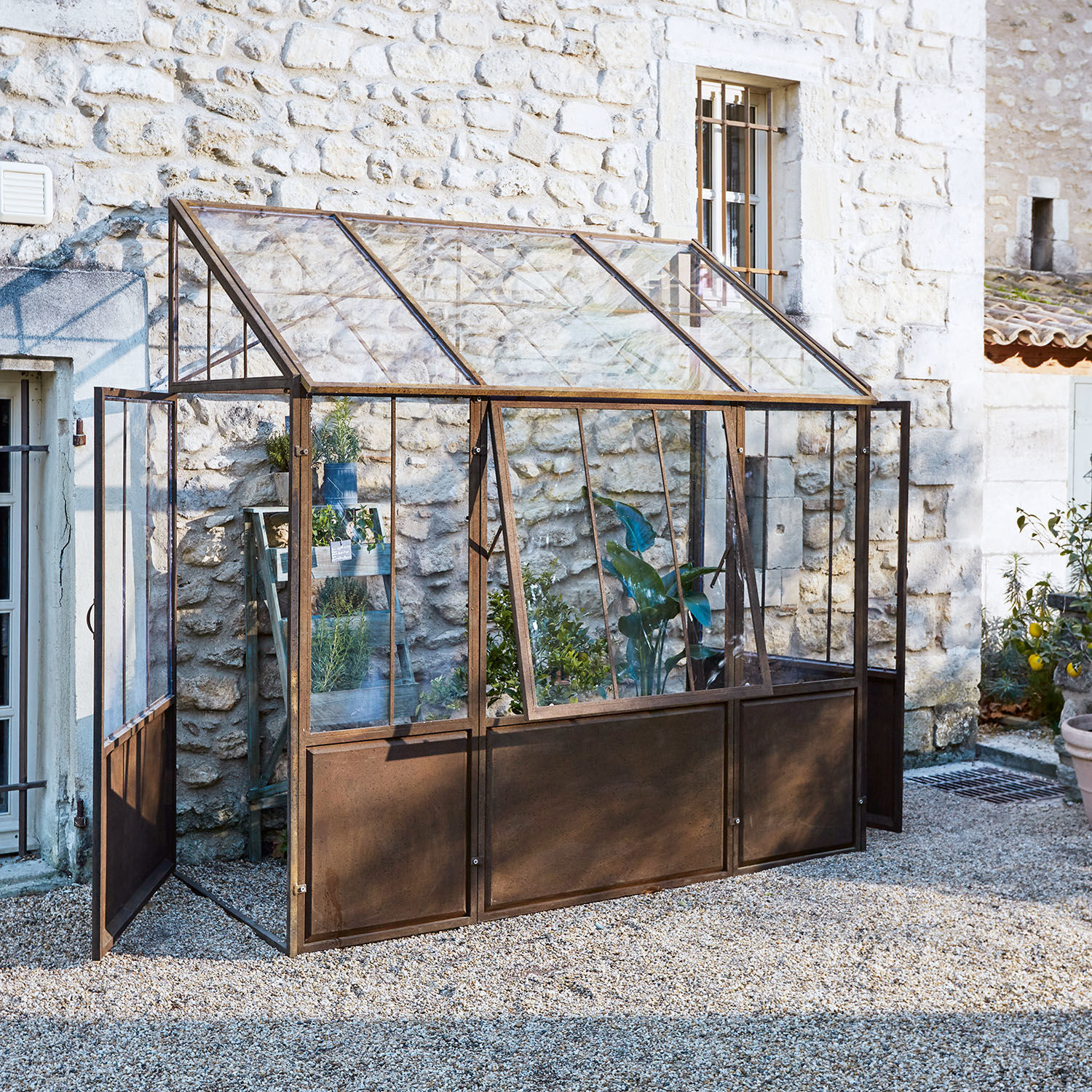 Serre Essone Serre de jardin en métal rouillé avec panneaux en verre, parfaite pour cultiver des plantes et herbes en extérieur