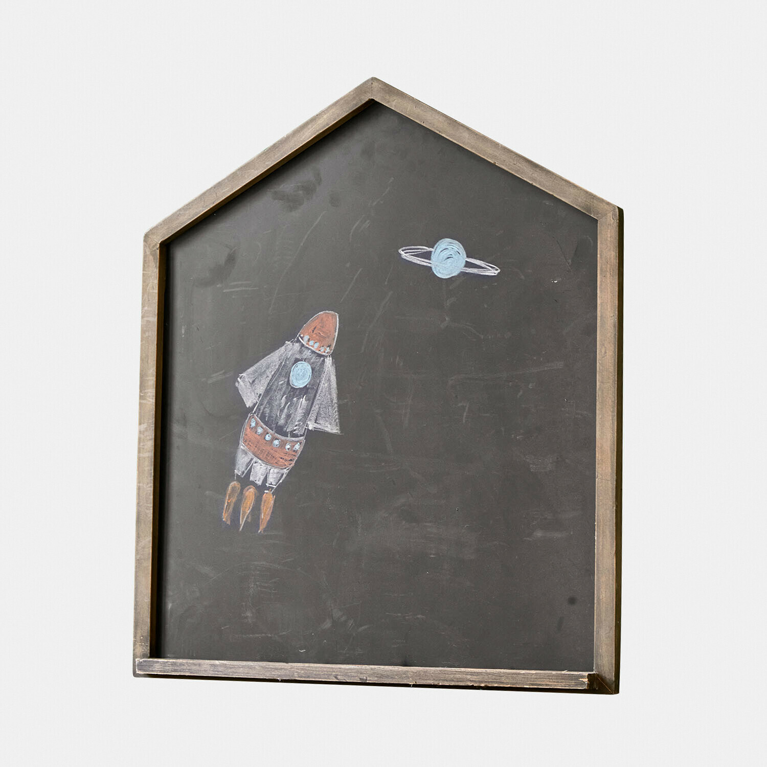 Tableau Oaklynne Tableau noir en forme de maison avec cadre en bois et dessin de fusée et planète
