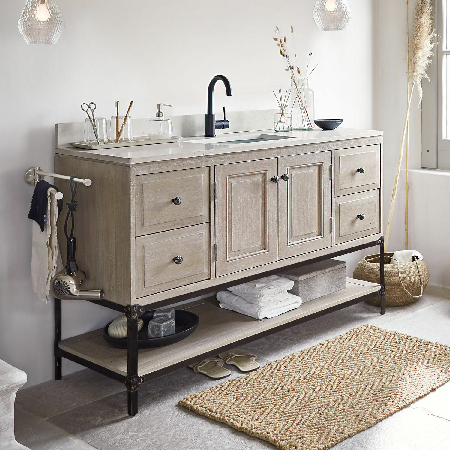 Meuble et vasque Bayeaux Meuble de salle de bain en bois naturel avec robinet noir et plan en marbre clair