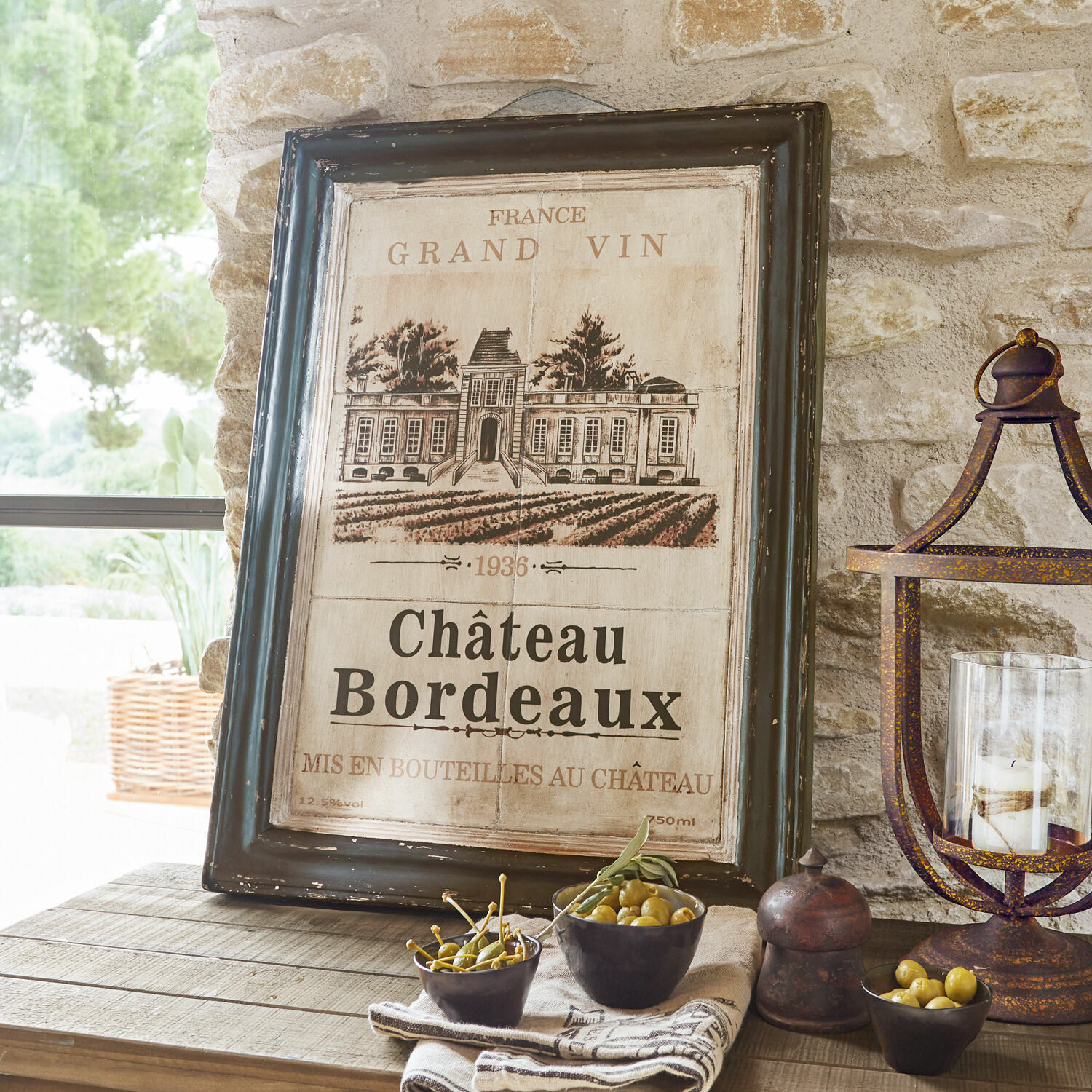 Cadre Château Bordeaux Tableau encadré noir avec motif Château Bordeaux sur fond beige, décoration murale vintage