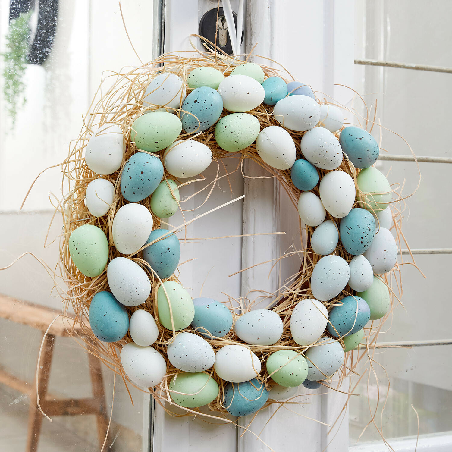 Couronne Pinehurst Couronne de Pâques avec œufs colorés pastel sur paille naturelle pour décoration de porte