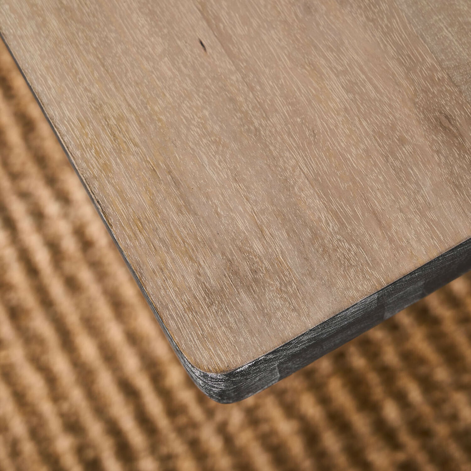 Table Oaklynne