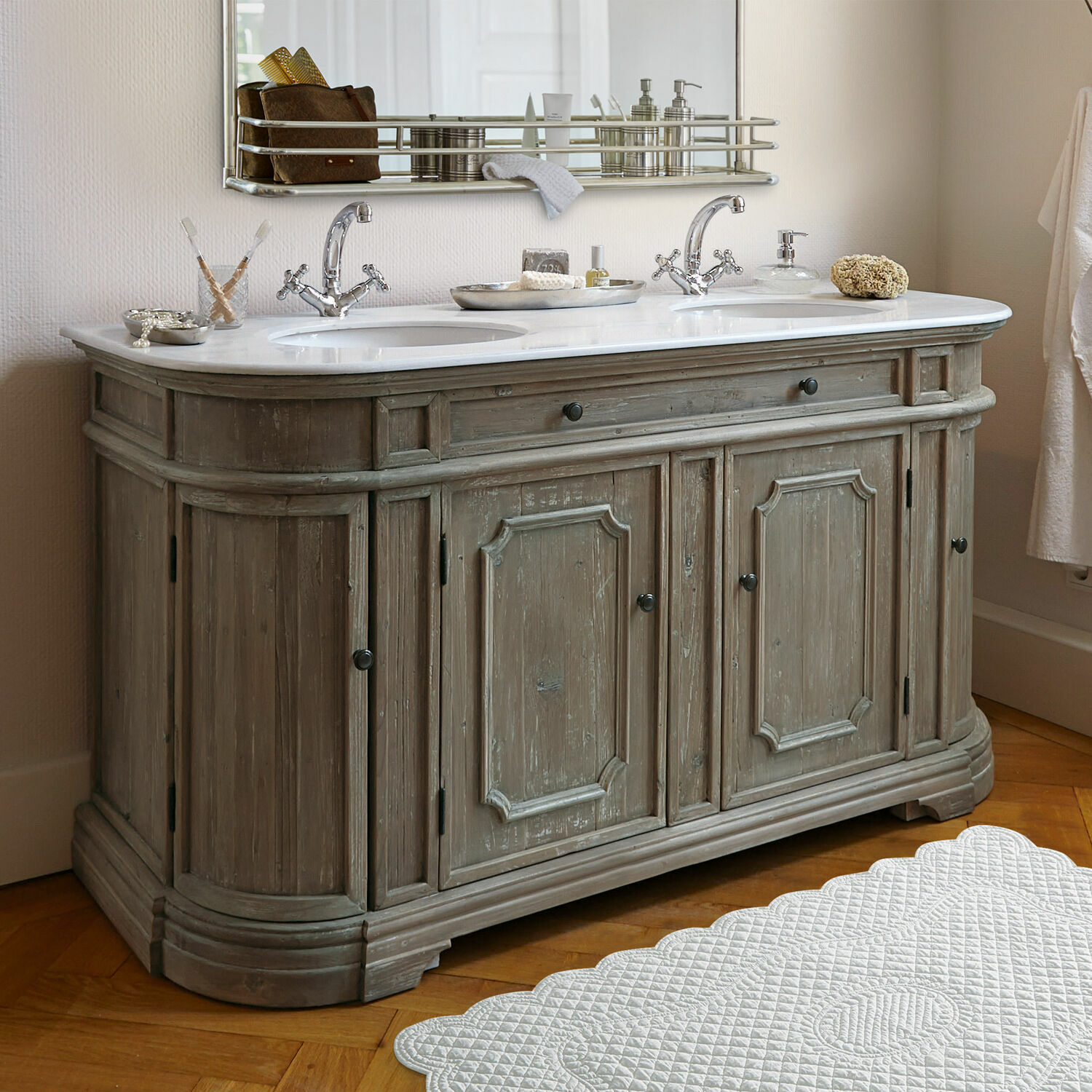 Meuble à double-vasque Pembroke Meuble de salle de bain en bois patiné avec plan en marbre blanc et double vasque élégante