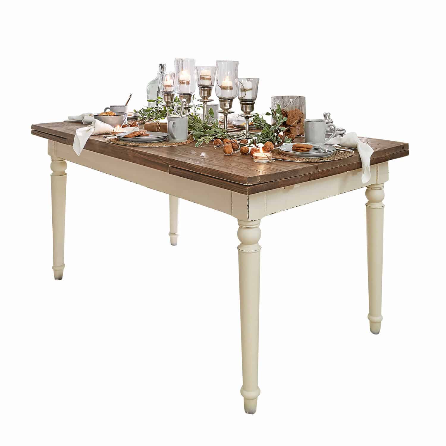 Table Bradford Table à manger en bois avec plateau marron et pieds crème, décorée de bougies et vaisselle