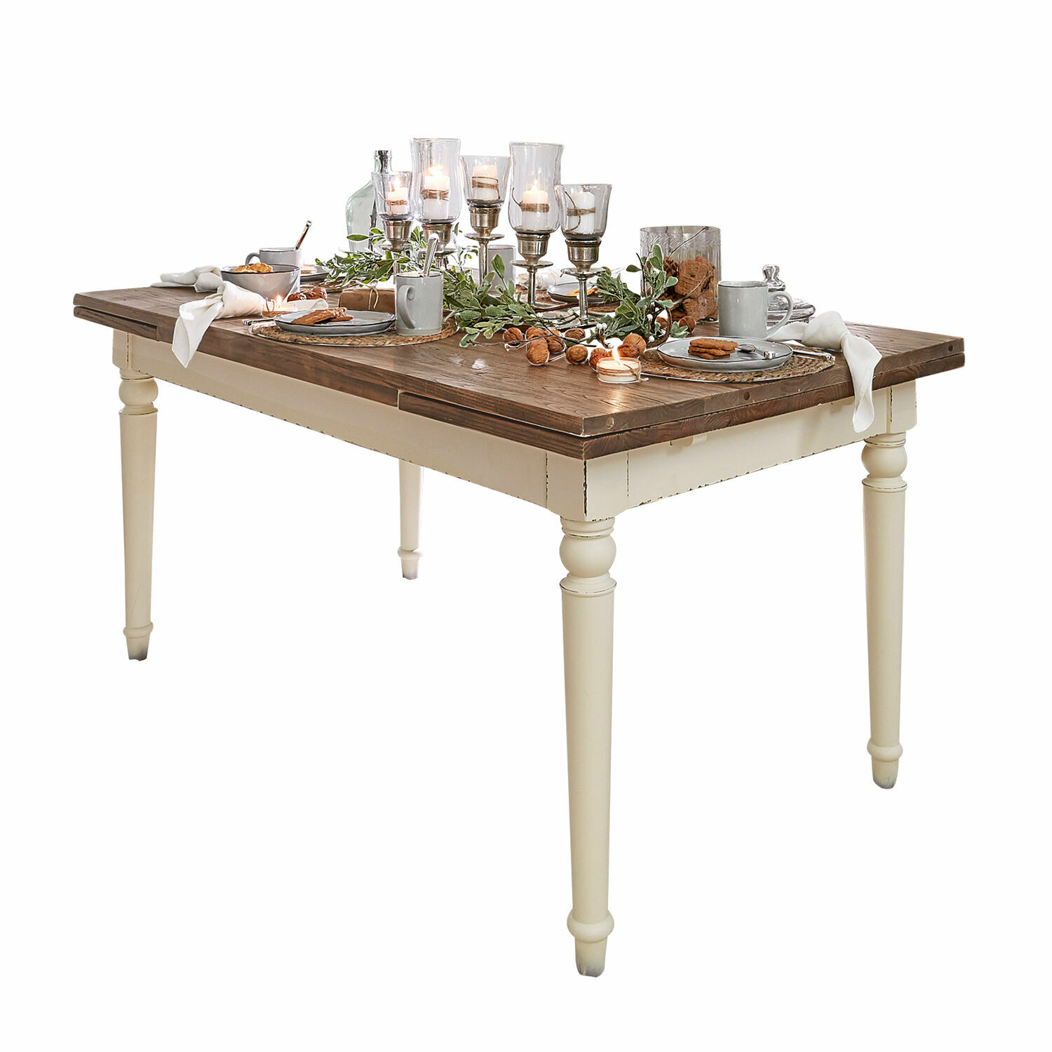 Table Bradford Table à manger en bois avec plateau marron et pieds crème, décorée de bougies et vaisselle