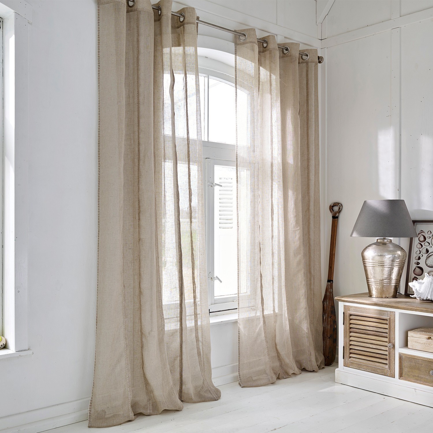 Voilage Blanchy Rideau beige en lin naturel, léger et transparent, parfait pour une pièce lumineuse