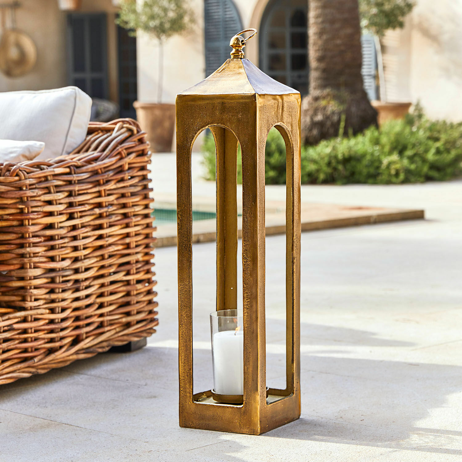 Lanterne Andris Lanterne en métal doré avec bougie blanche, décoration extérieure pour terrasse ou jardin