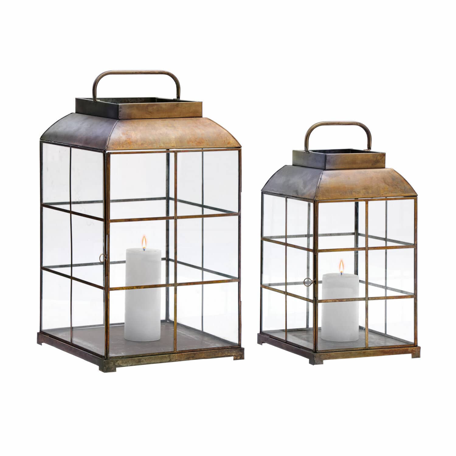 Lot de 2 lanternes Flavin Ensemble de deux lanternes en métal couleur laiton avec bougies blanches pour décoration intérieure et extérieure
